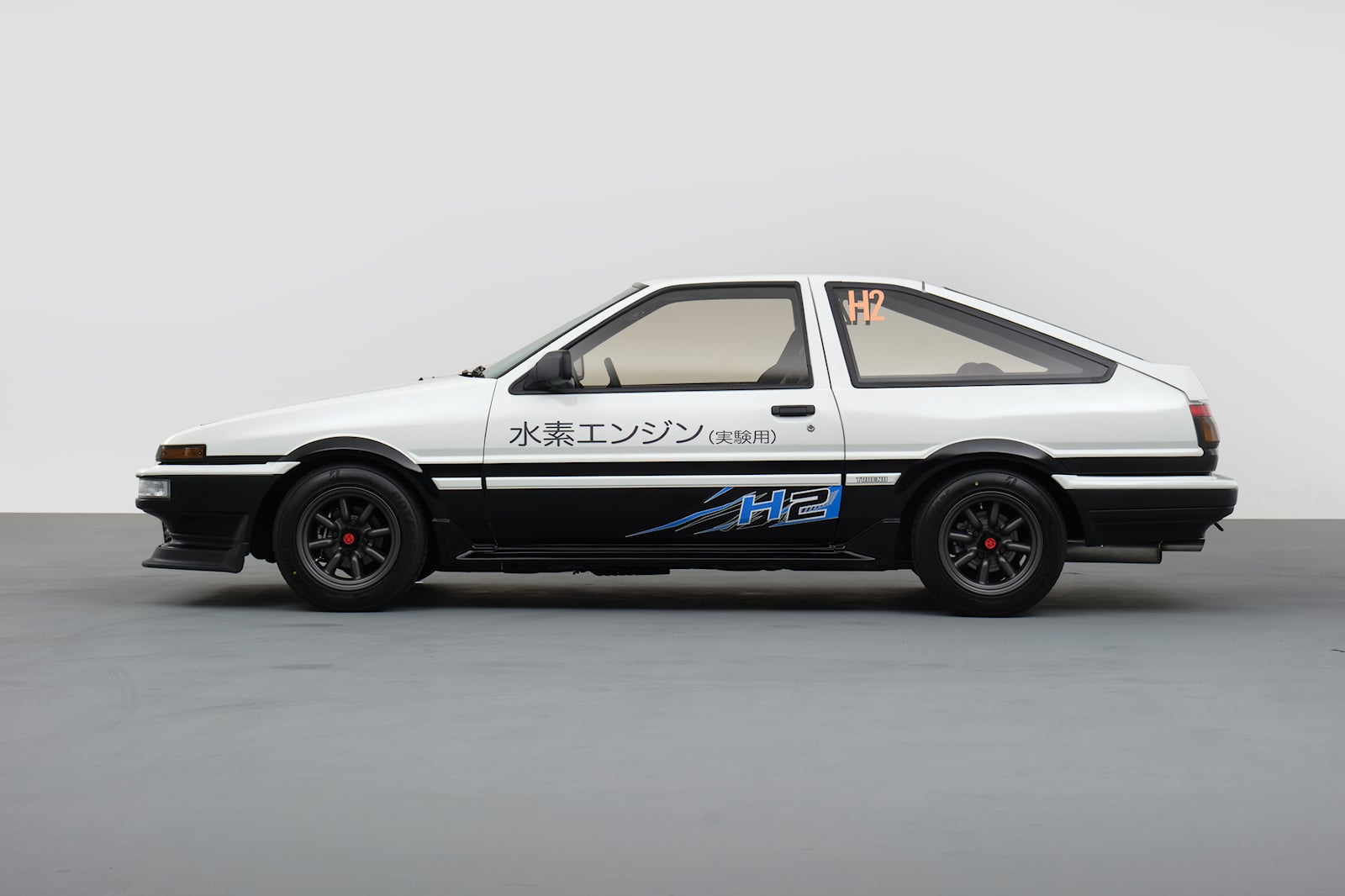 Toyota AE86: debuttano le versioni a combustione di idrogeno ed elettrica