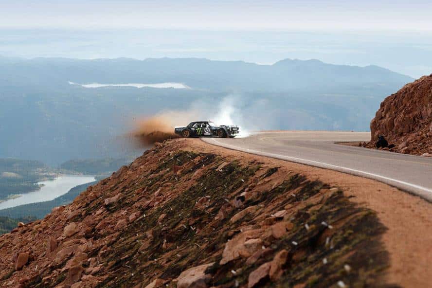 Ken Block mentre affronta la scalata della Pikes Peak. Credit: hooniganracing.com