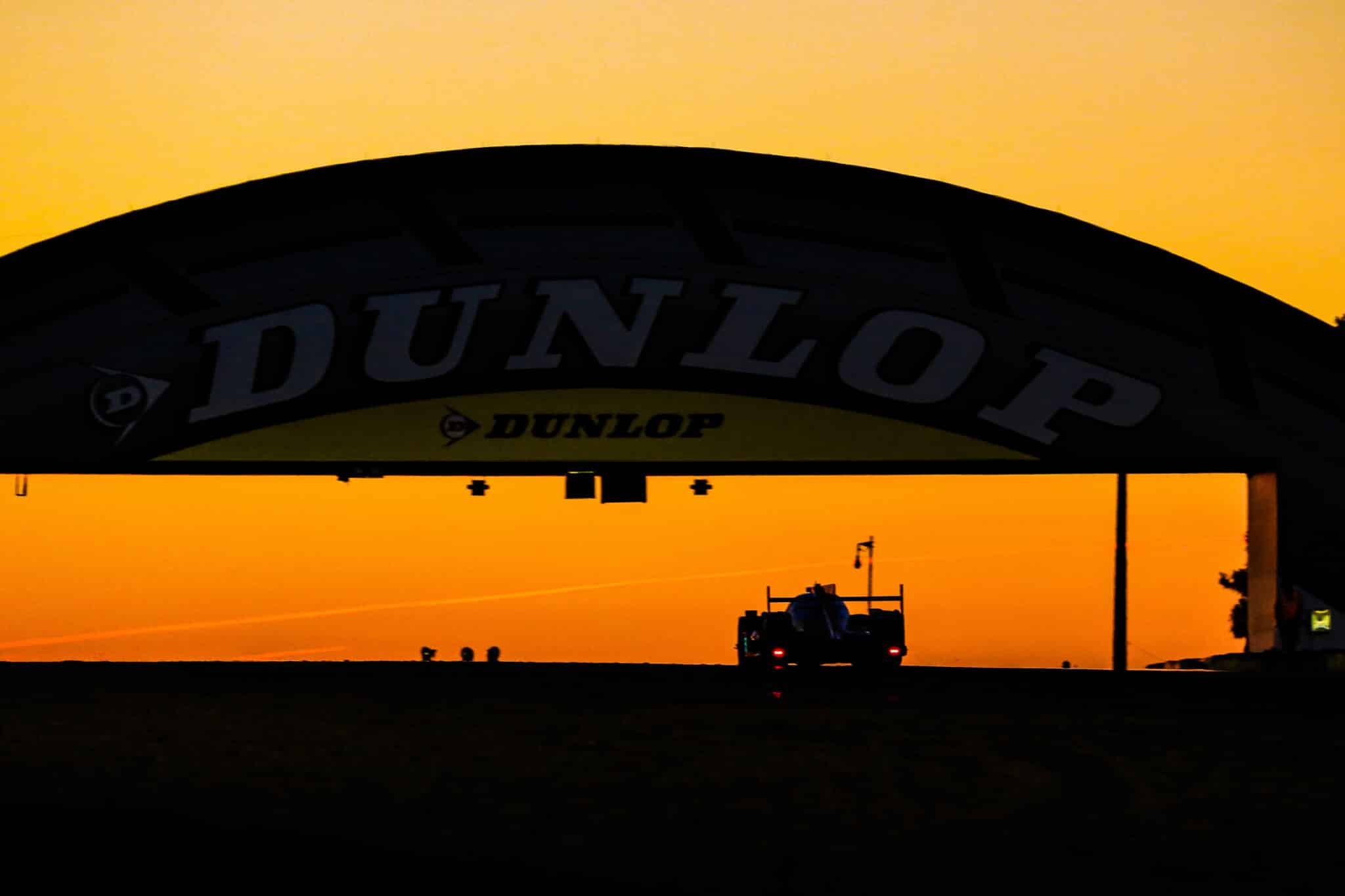 Scatto recente della Curva Dunlop sul Circuito di Le Mans, ancora oggi punto iconico della pista. Credit: 24h-lemans.com