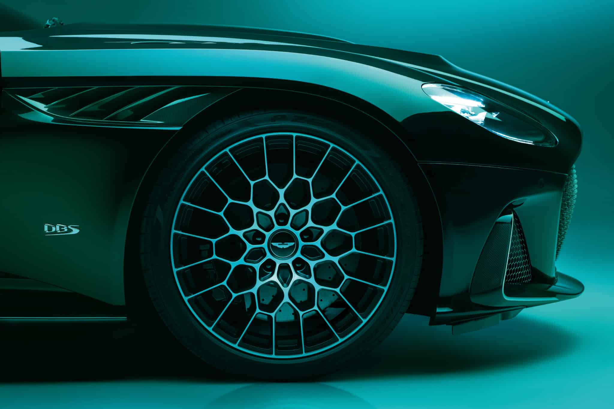 Aston Martin DBS 770 Ultimate: la V12 definitiva da 499 esemplari già sold-out