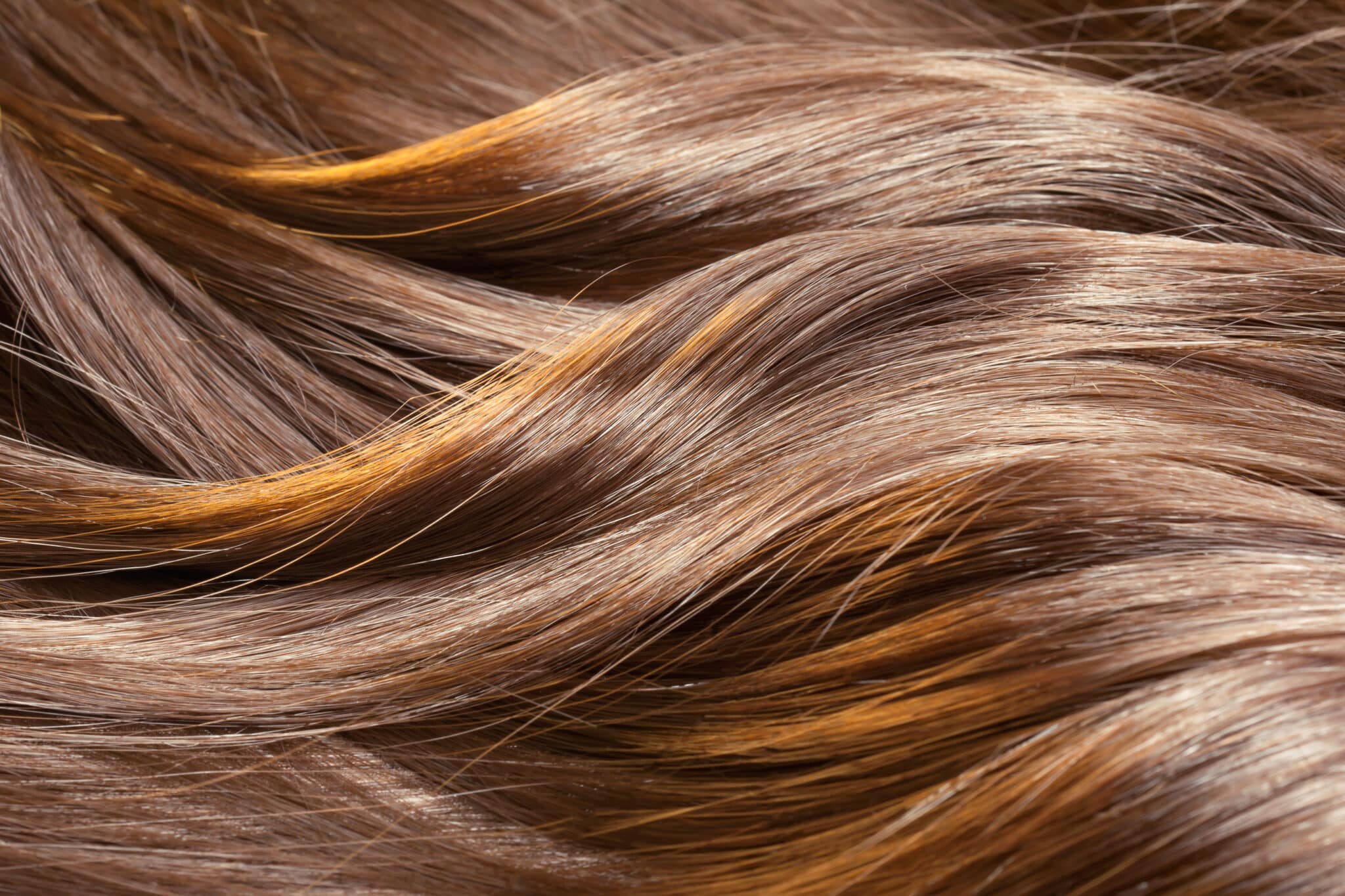 Capelli bianchi: perché ci vengono e come prevenirli?