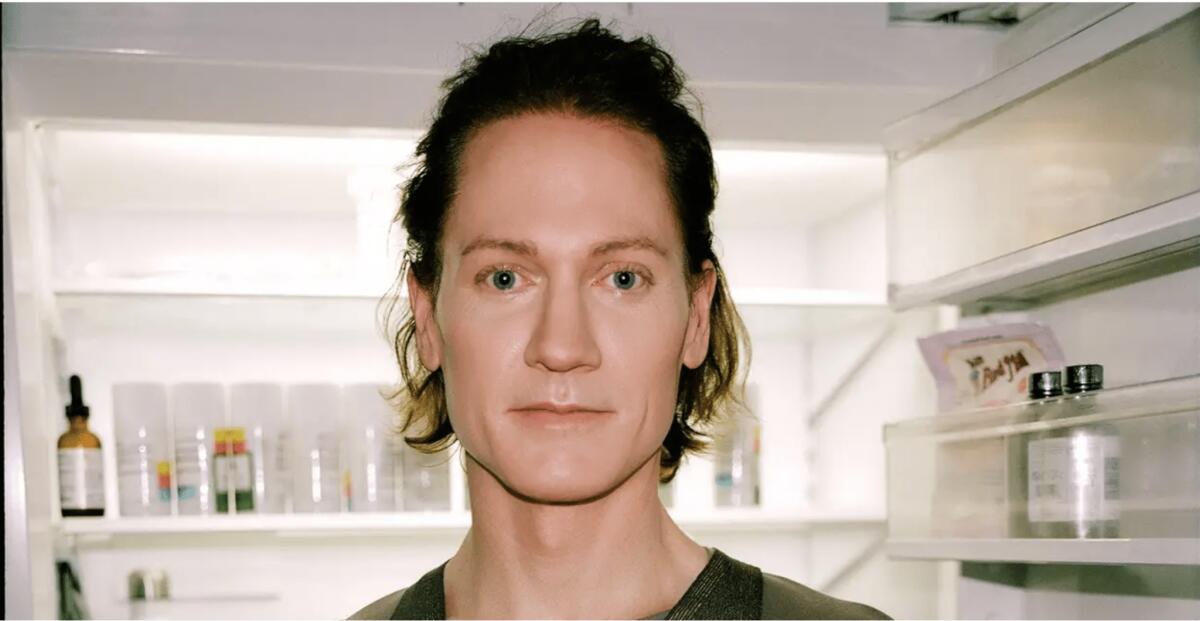 Bryan Johnson: l'uomo che spende 2 milioni all'anno per avere il corpo di un diciotenne - 