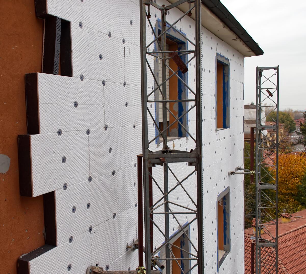 La fine del Superbonus, ecco come cambia tutto - Bologna – Italy - October 30, 2022: Building site for construction of external thermal insulation. Energy saving concept. Bologna, Italy