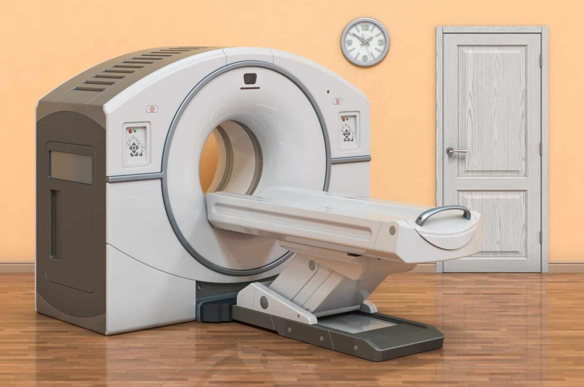Tomografia a emissione di positroni: cos’è e come funziona la PET - Positron Emission Tomography, PET scanner in room. 3D rendering
