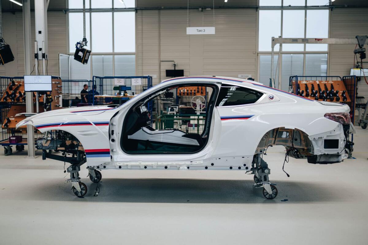 BMW 3.0 CSL: il processo di produzione nel dettaglio e la verniciatura - 