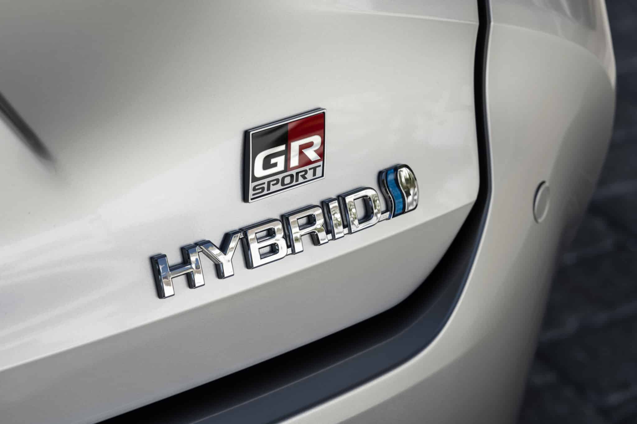 Toyota Corolla e Corolla Touring 2023: scheda tecnica, caratteristiche, prezzi e motorizzazioni