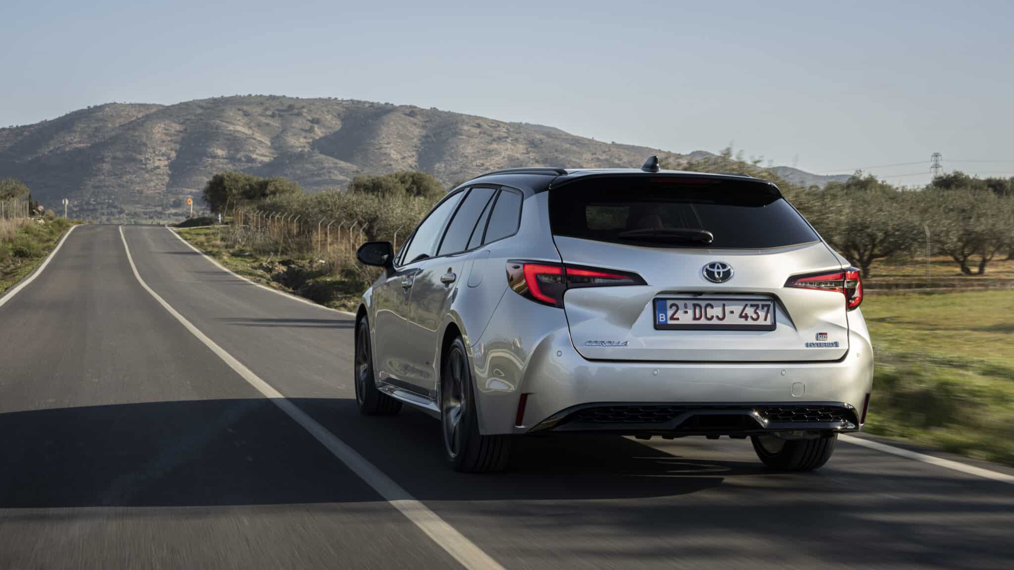 Toyota Corolla e Corolla Touring 2023: scheda tecnica, caratteristiche, prezzi e motorizzazioni