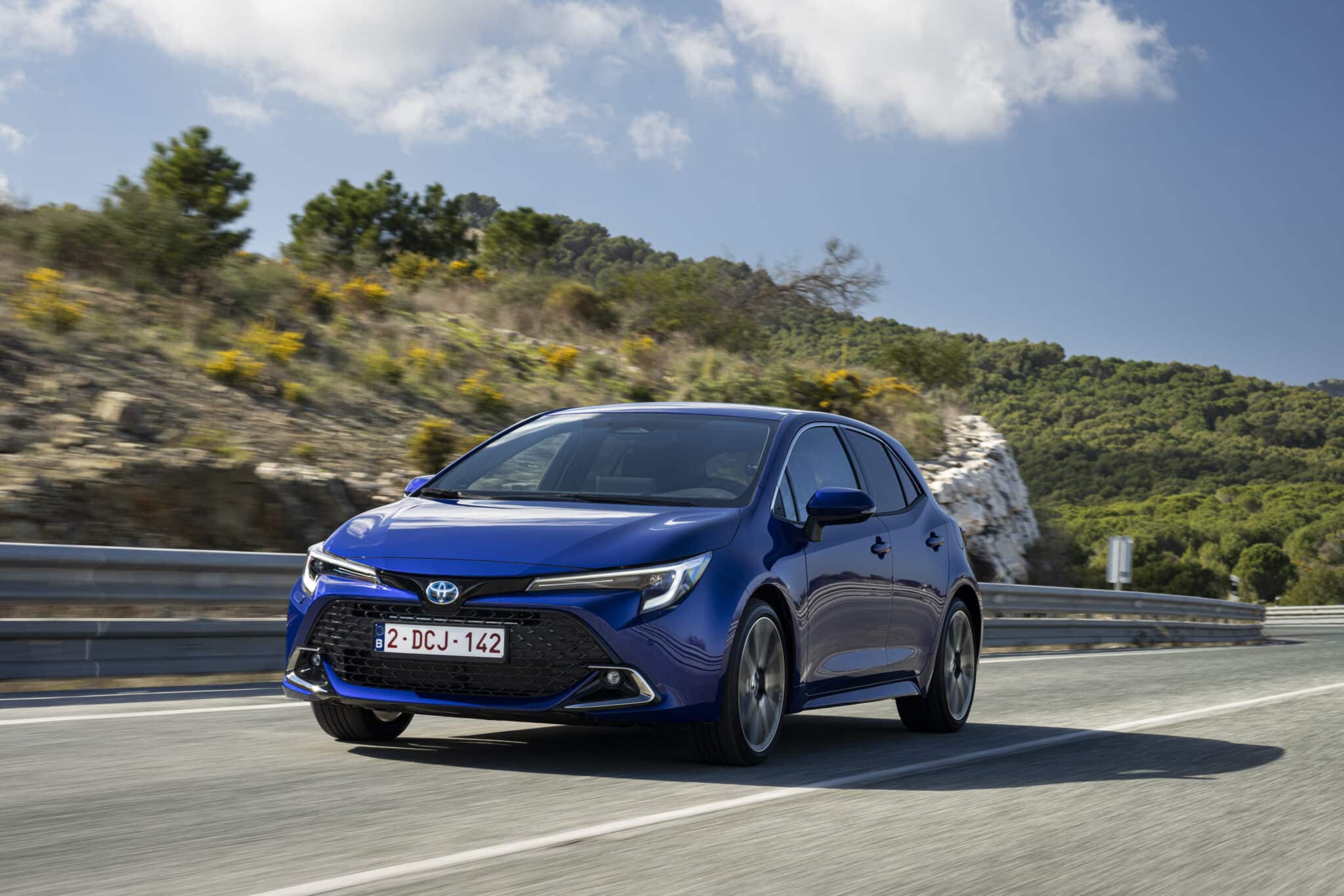 Toyota Corolla e Corolla Touring 2023: scheda tecnica, caratteristiche, prezzi e motorizzazioni
