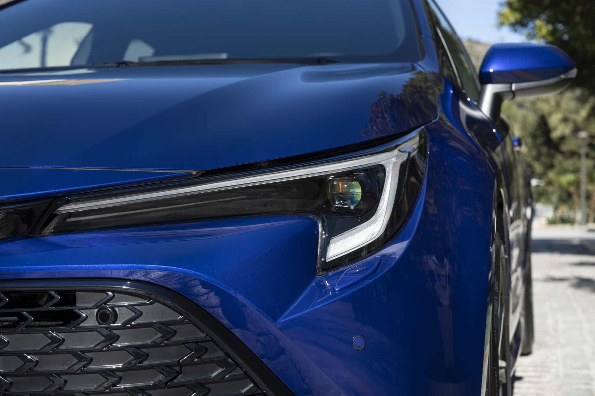 Toyota Corolla e Corolla Touring 2023: scheda tecnica, caratteristiche, prezzi e motorizzazioni