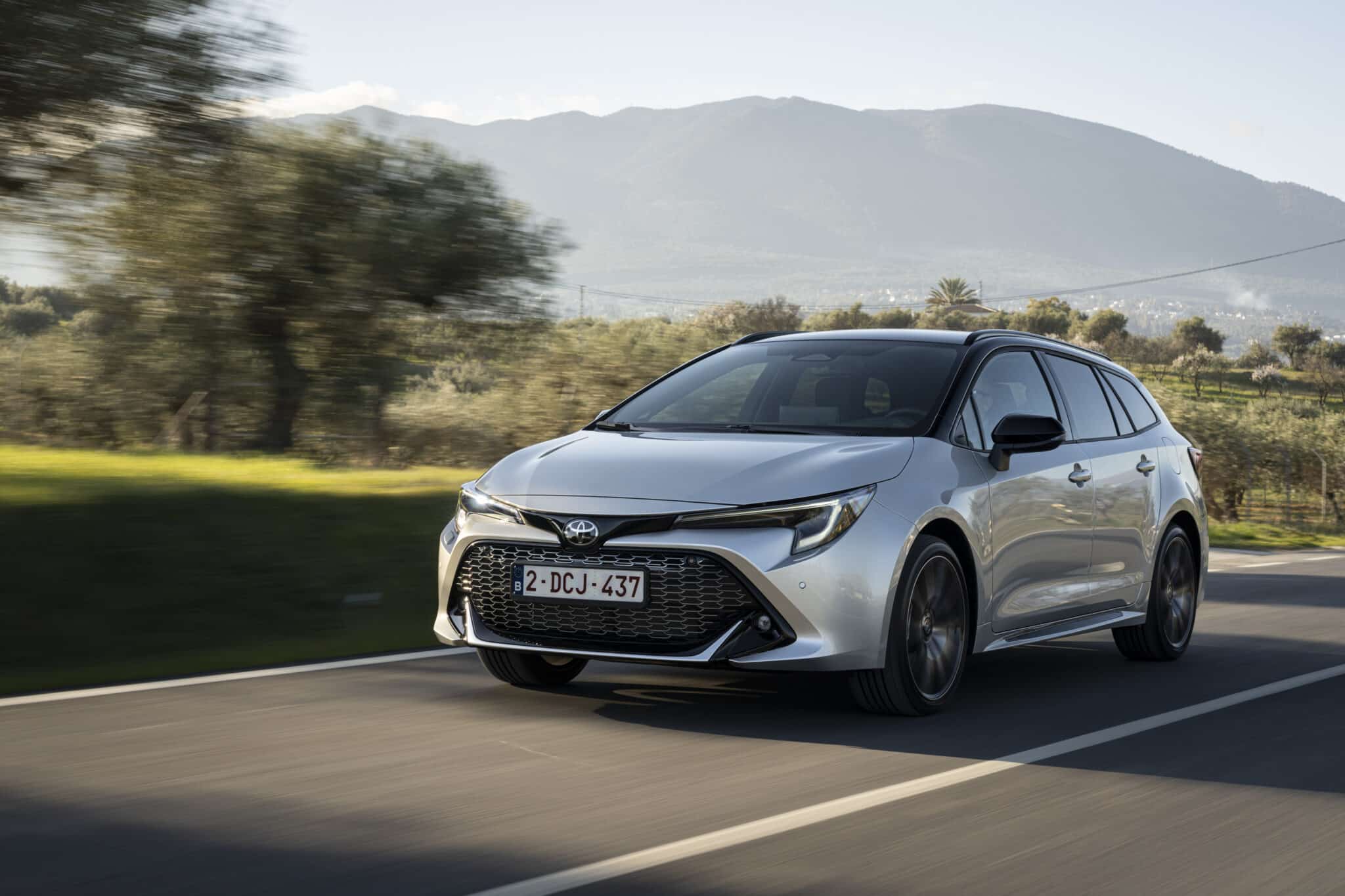 Toyota Corolla e Corolla Touring 2023: scheda tecnica, caratteristiche, prezzi e motorizzazioni