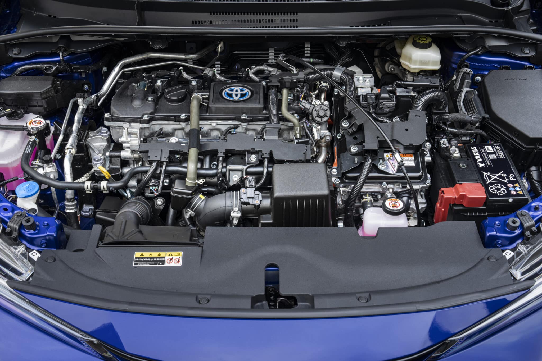 Toyota Corolla e Corolla Touring 2023: scheda tecnica, caratteristiche, prezzi e motorizzazioni