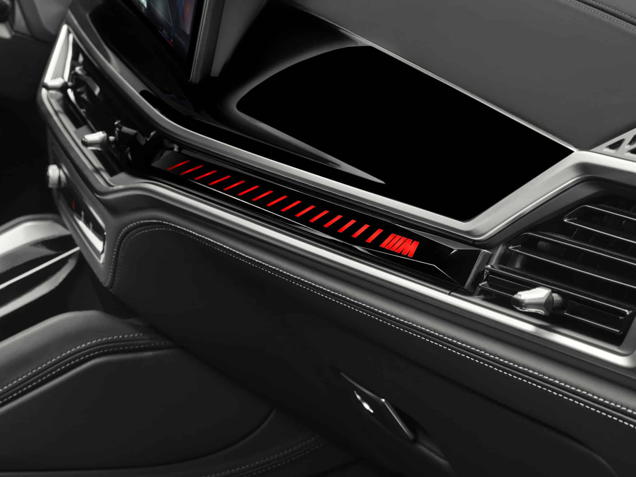 BMW X6 2023: listino prezzi e novità del restyling