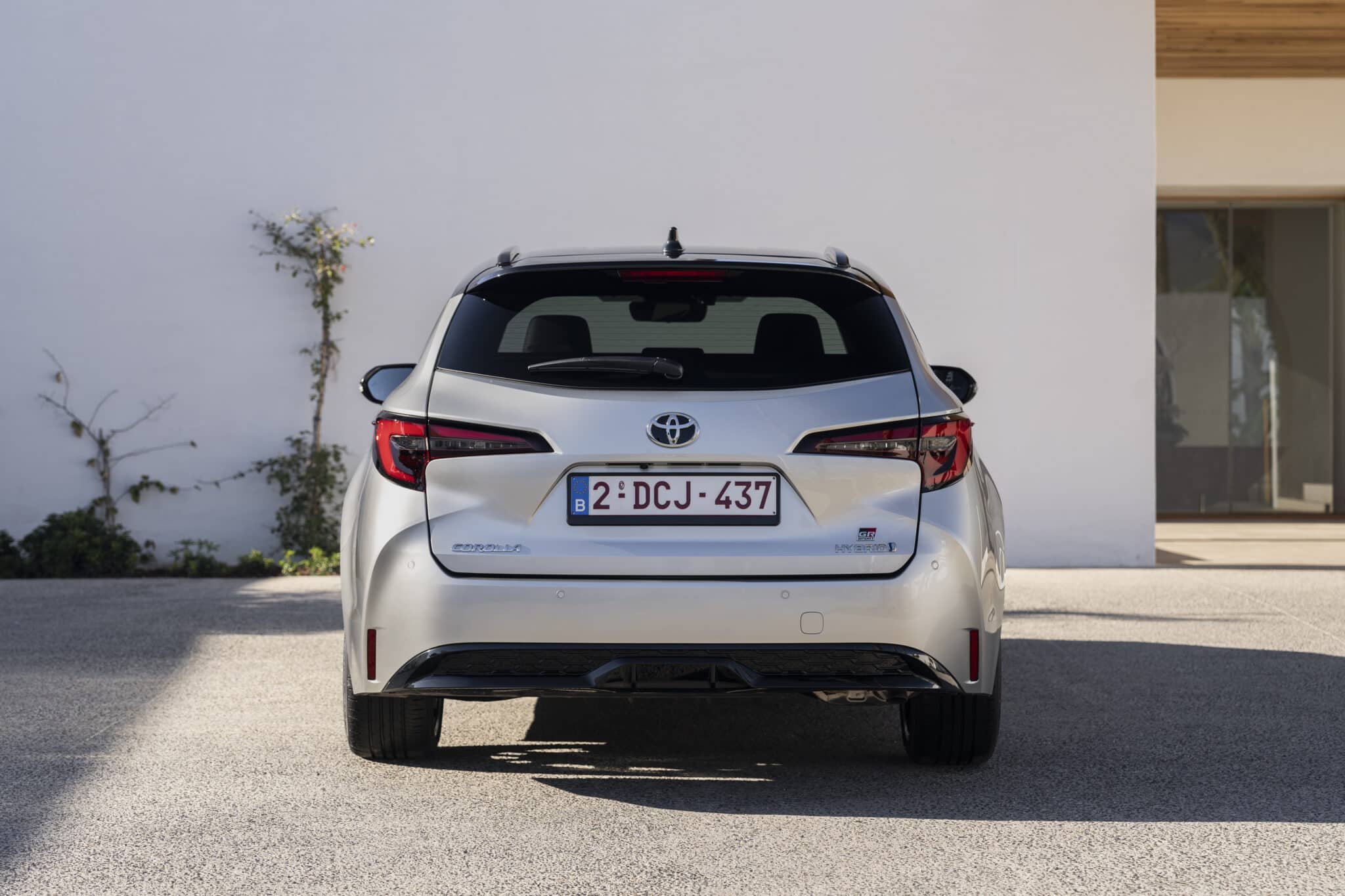 Toyota Corolla e Corolla Touring 2023: scheda tecnica, caratteristiche, prezzi e motorizzazioni