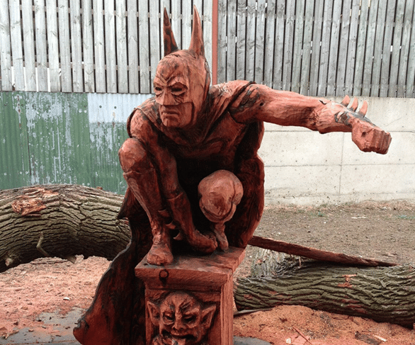 Intaglio di Batman. Credits: Treecarving.co.uk