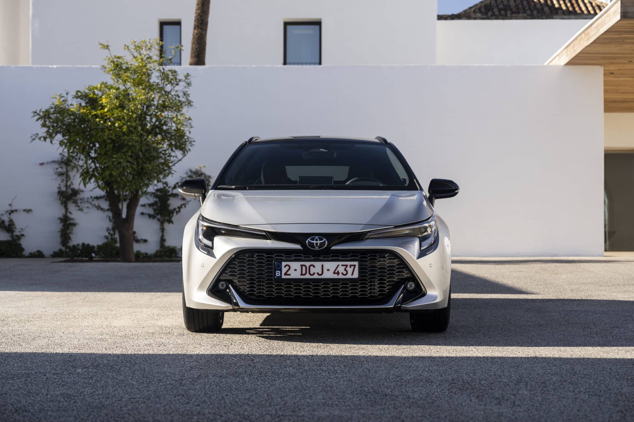 Toyota Corolla e Corolla Touring 2023: scheda tecnica, caratteristiche, prezzi e motorizzazioni
