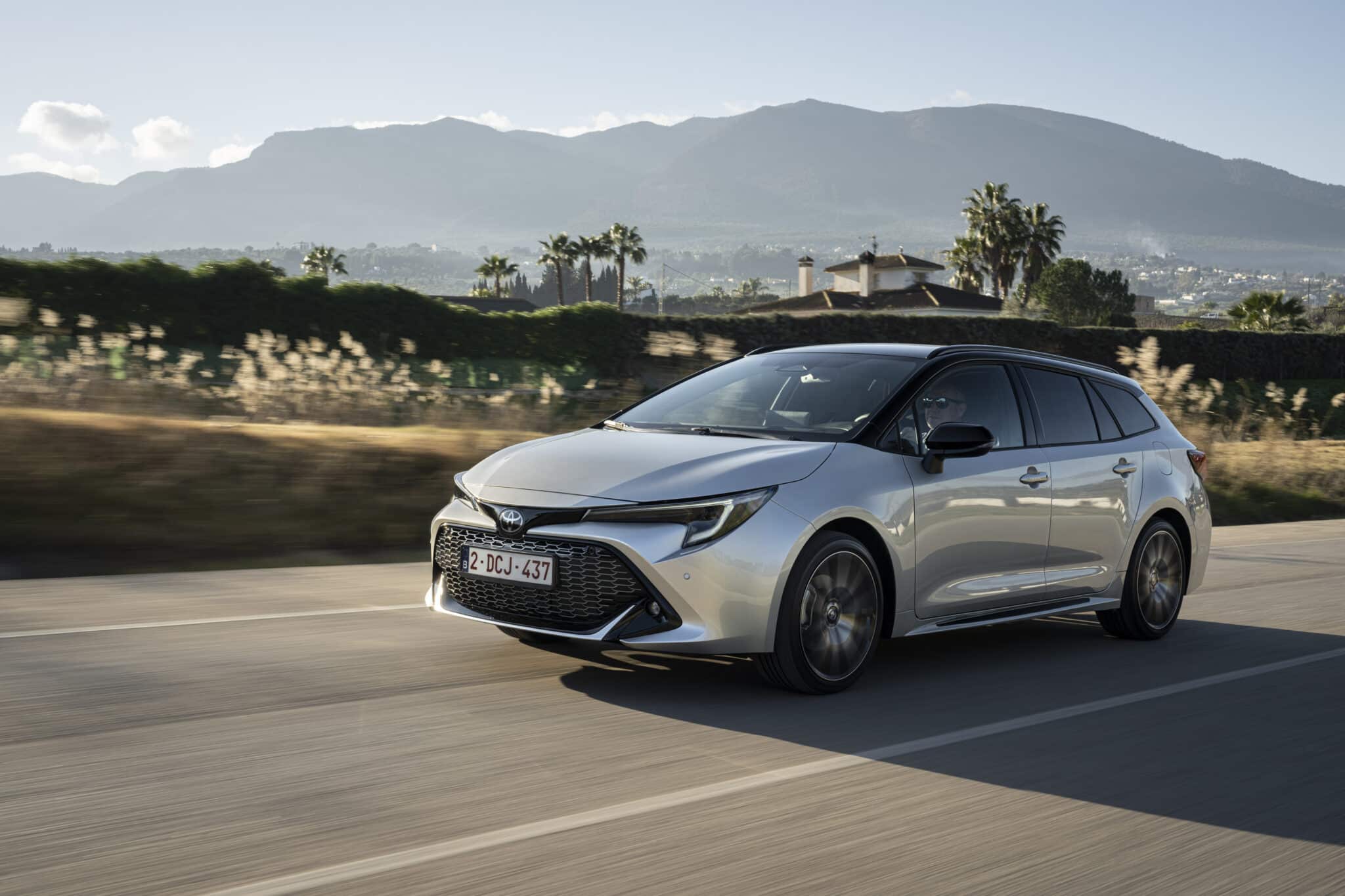 Toyota Corolla e Corolla Touring 2023: scheda tecnica, caratteristiche, prezzi e motorizzazioni