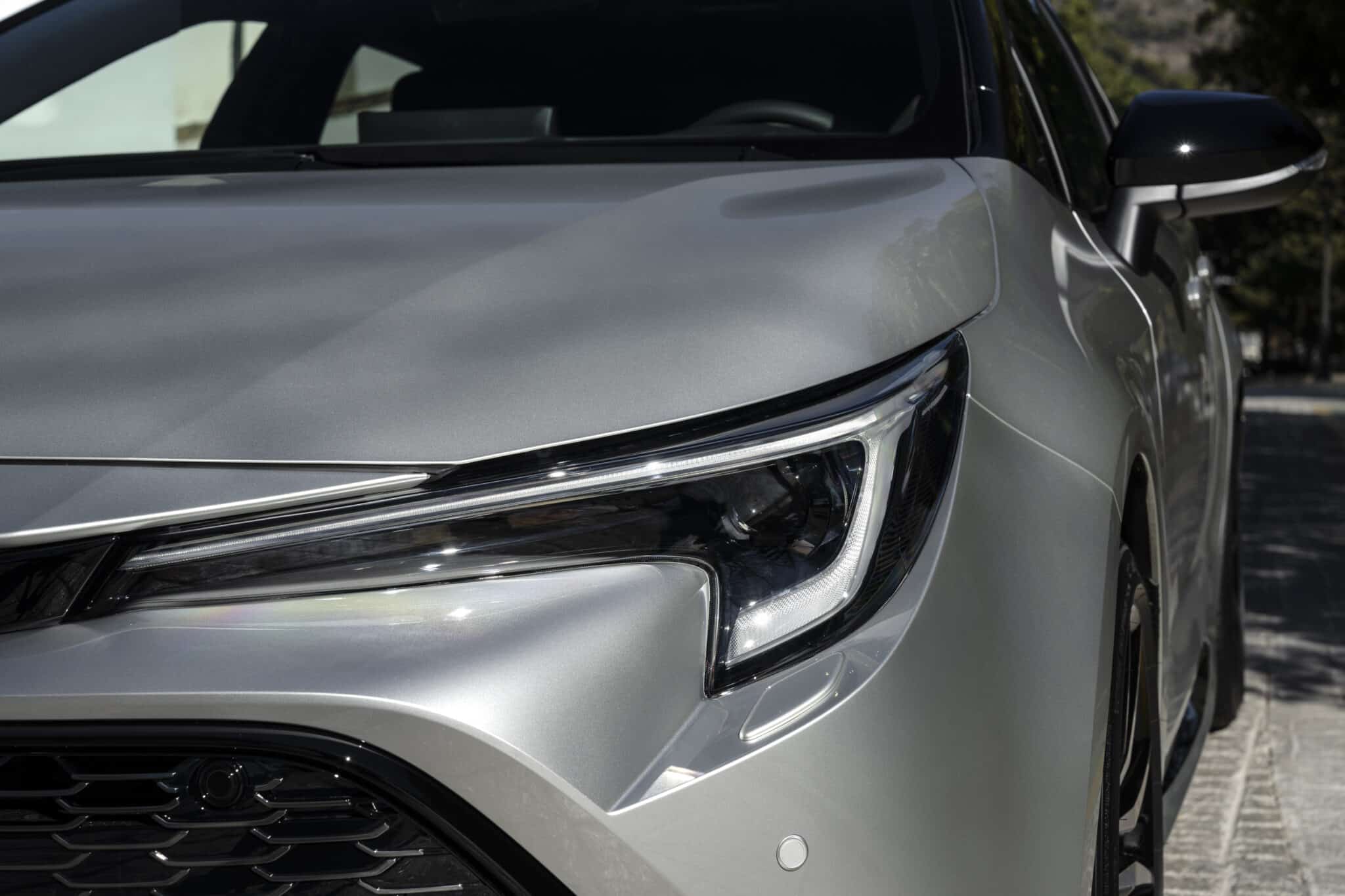 Toyota Corolla e Corolla Touring 2023: scheda tecnica, caratteristiche, prezzi e motorizzazioni