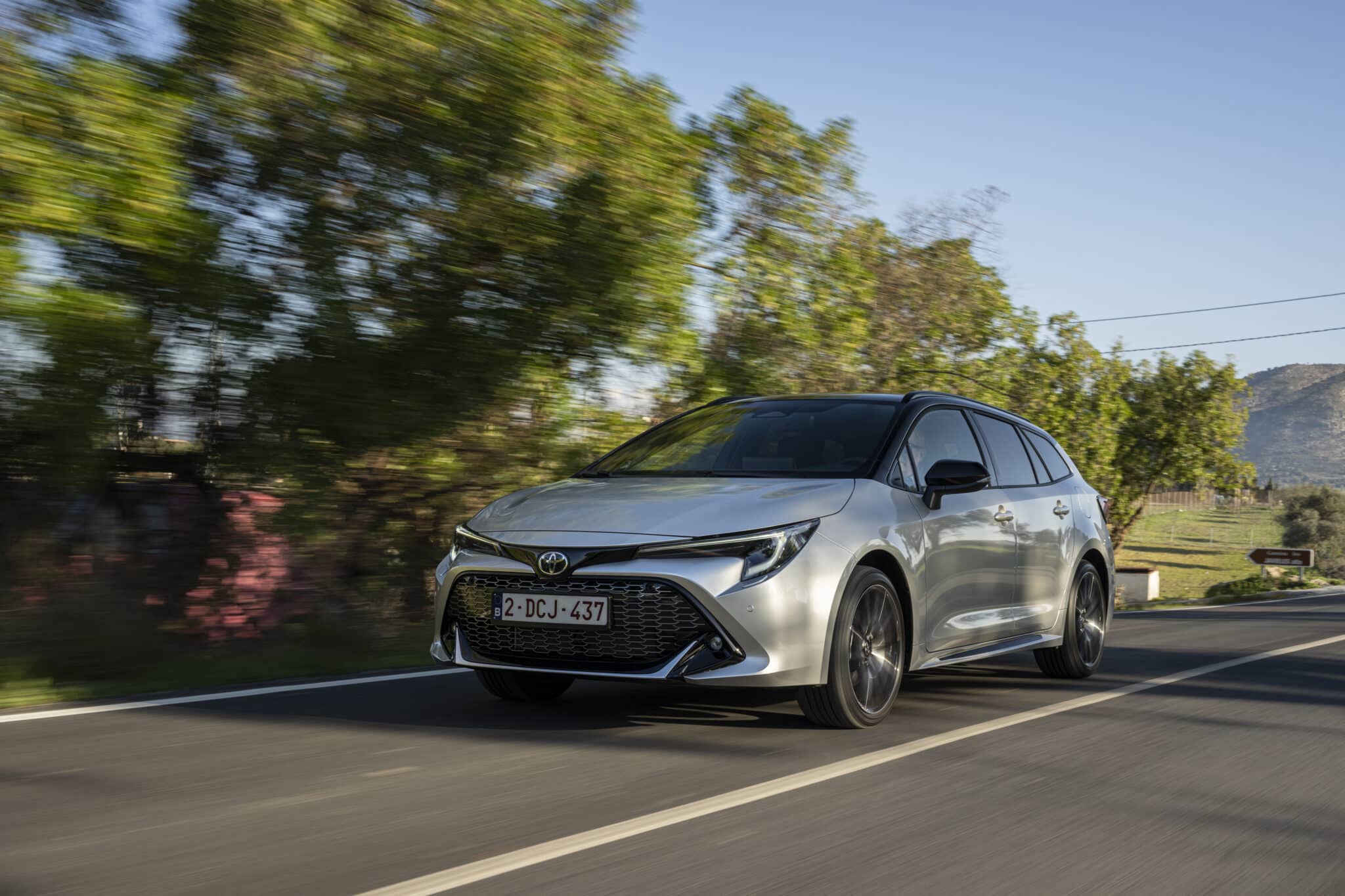 Toyota Corolla e Corolla Touring 2023: scheda tecnica, caratteristiche, prezzi e motorizzazioni