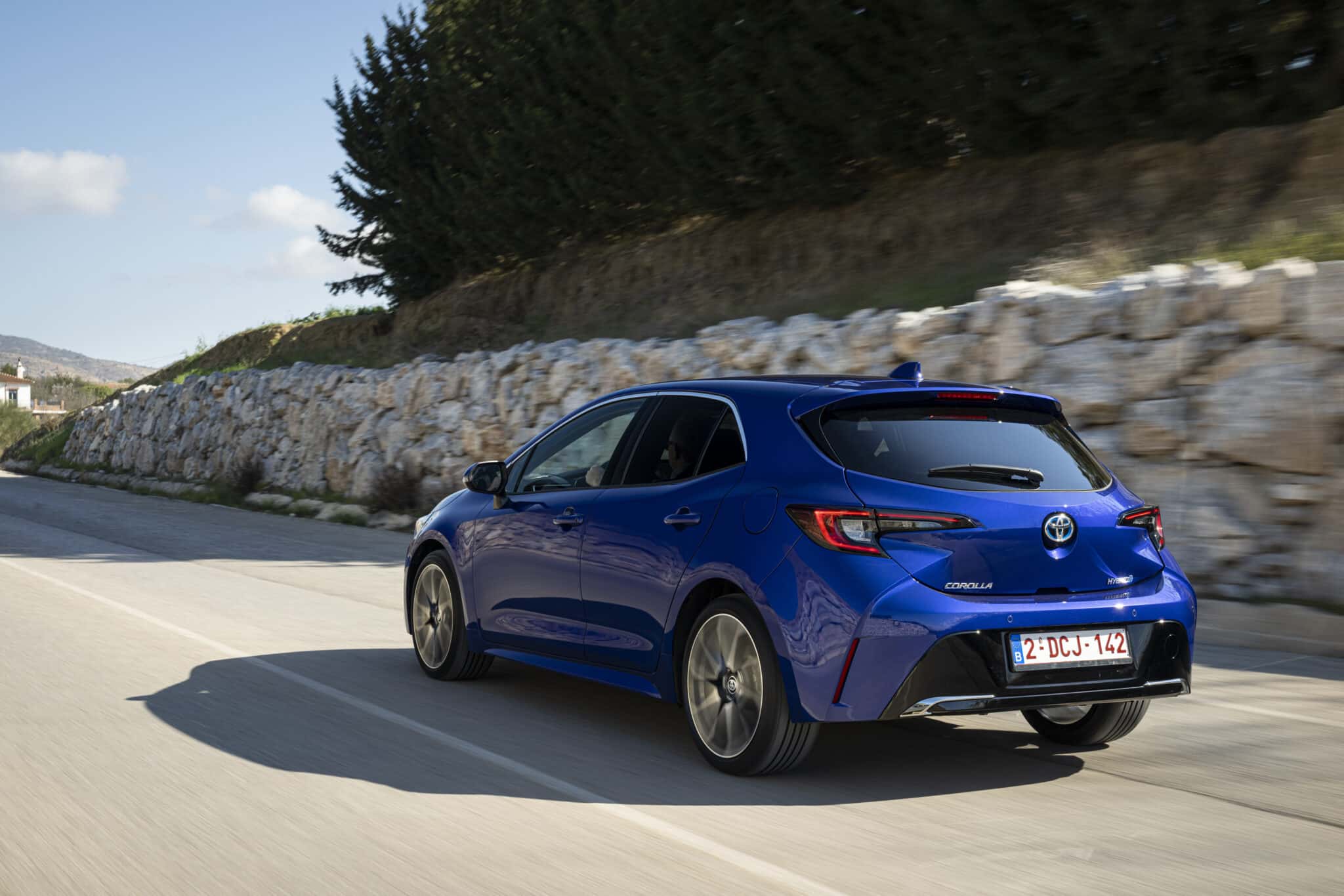 Toyota Corolla e Corolla Touring 2023: scheda tecnica, caratteristiche, prezzi e motorizzazioni