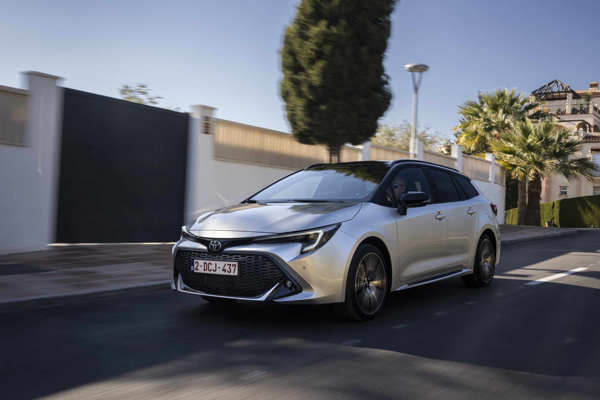 Toyota Corolla e Corolla Touring 2023: scheda tecnica, caratteristiche, prezzi e motorizzazioni