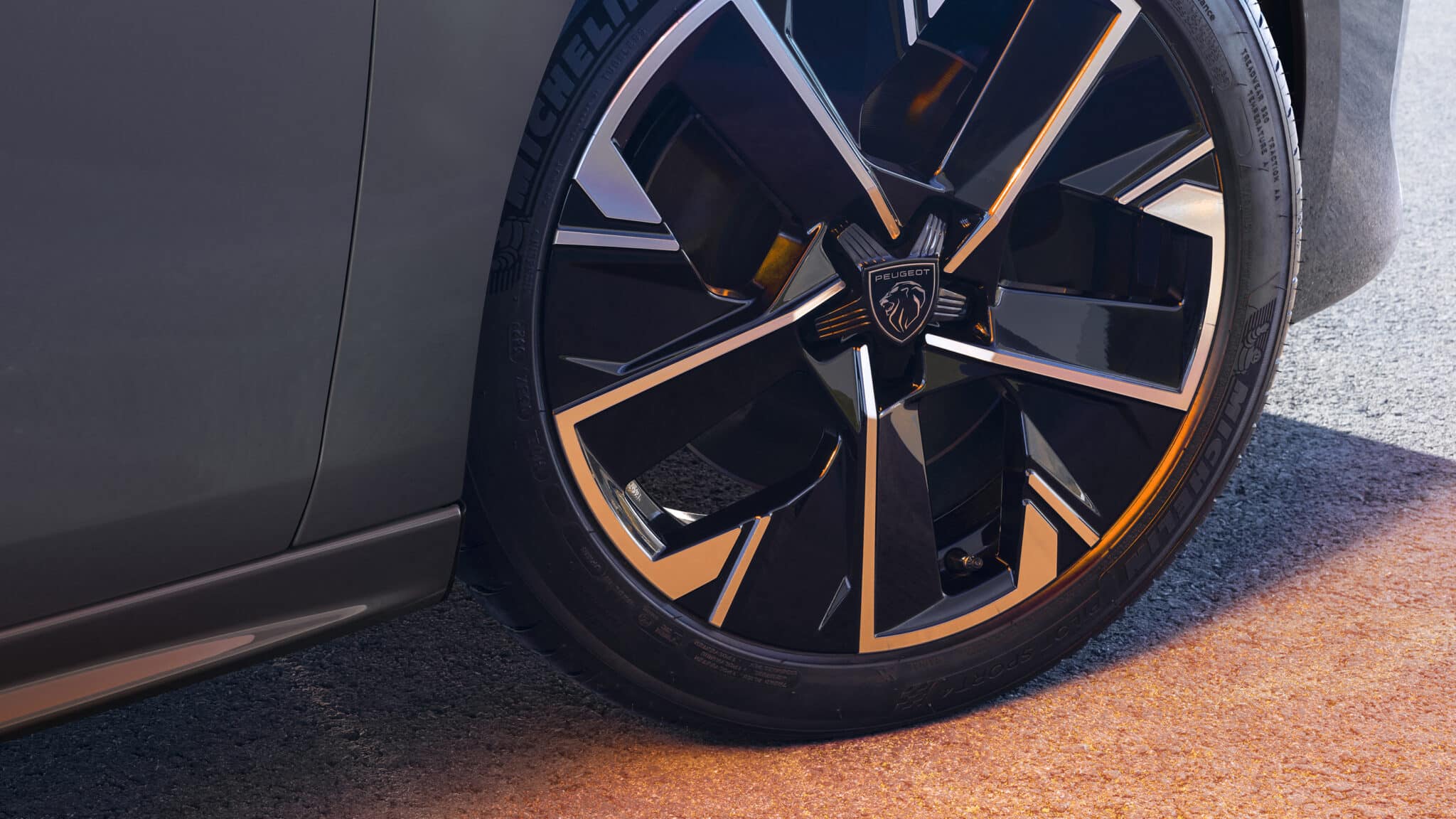 Peugeot 508: si rinnovano berlina e station wagon, ecco cosa cambia