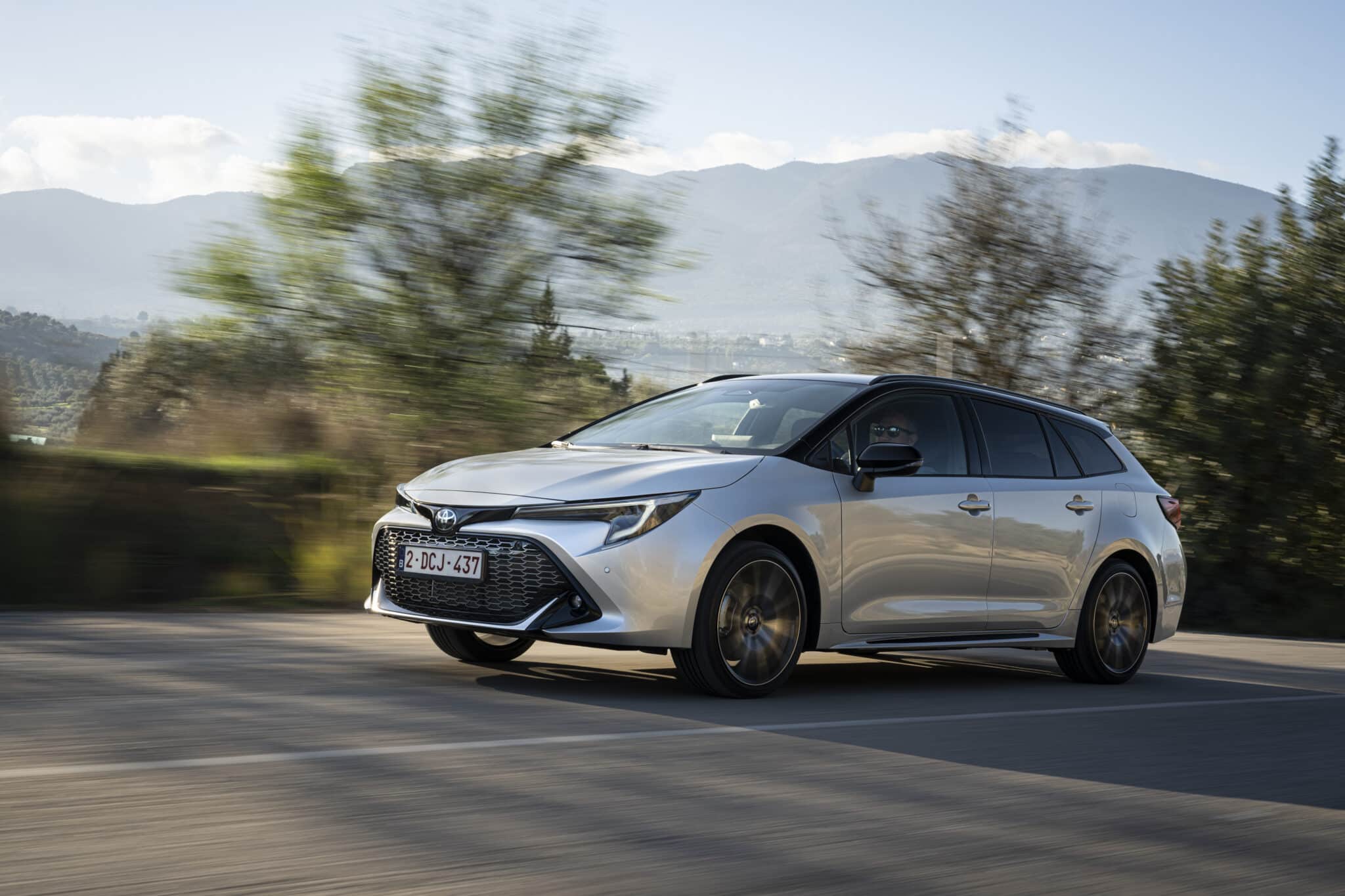 Toyota Corolla e Corolla Touring 2023: scheda tecnica, caratteristiche, prezzi e motorizzazioni