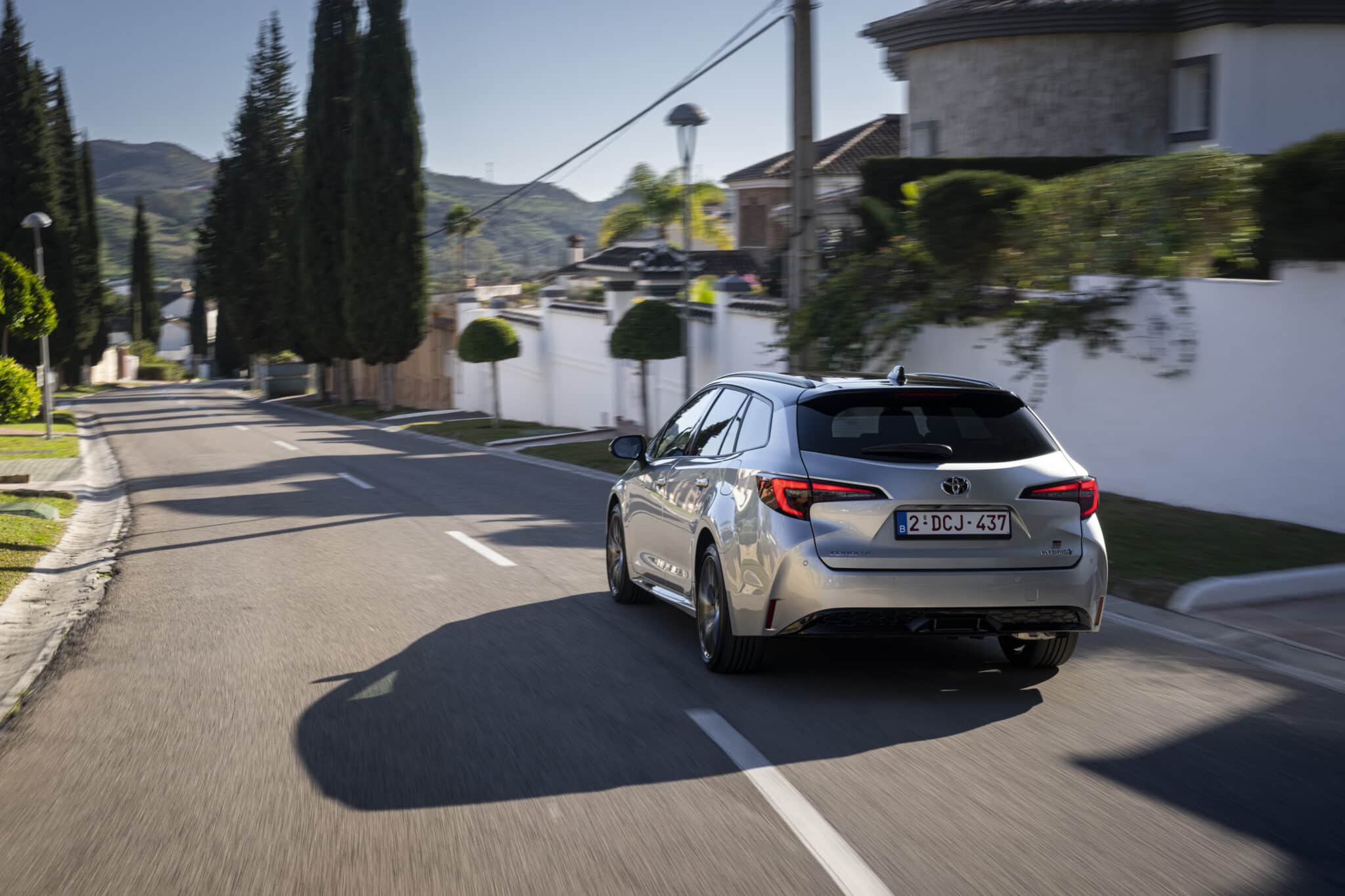 Toyota Corolla e Corolla Touring 2023: scheda tecnica, caratteristiche, prezzi e motorizzazioni