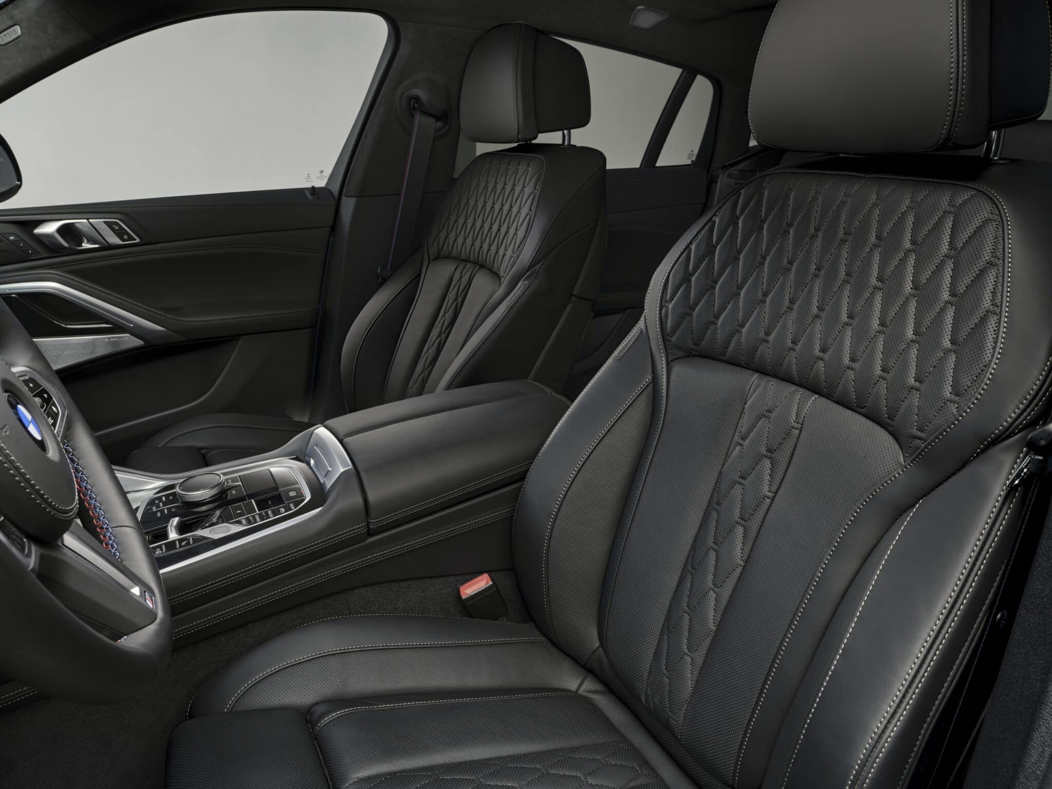 BMW X6 2023: listino prezzi e novità del restyling