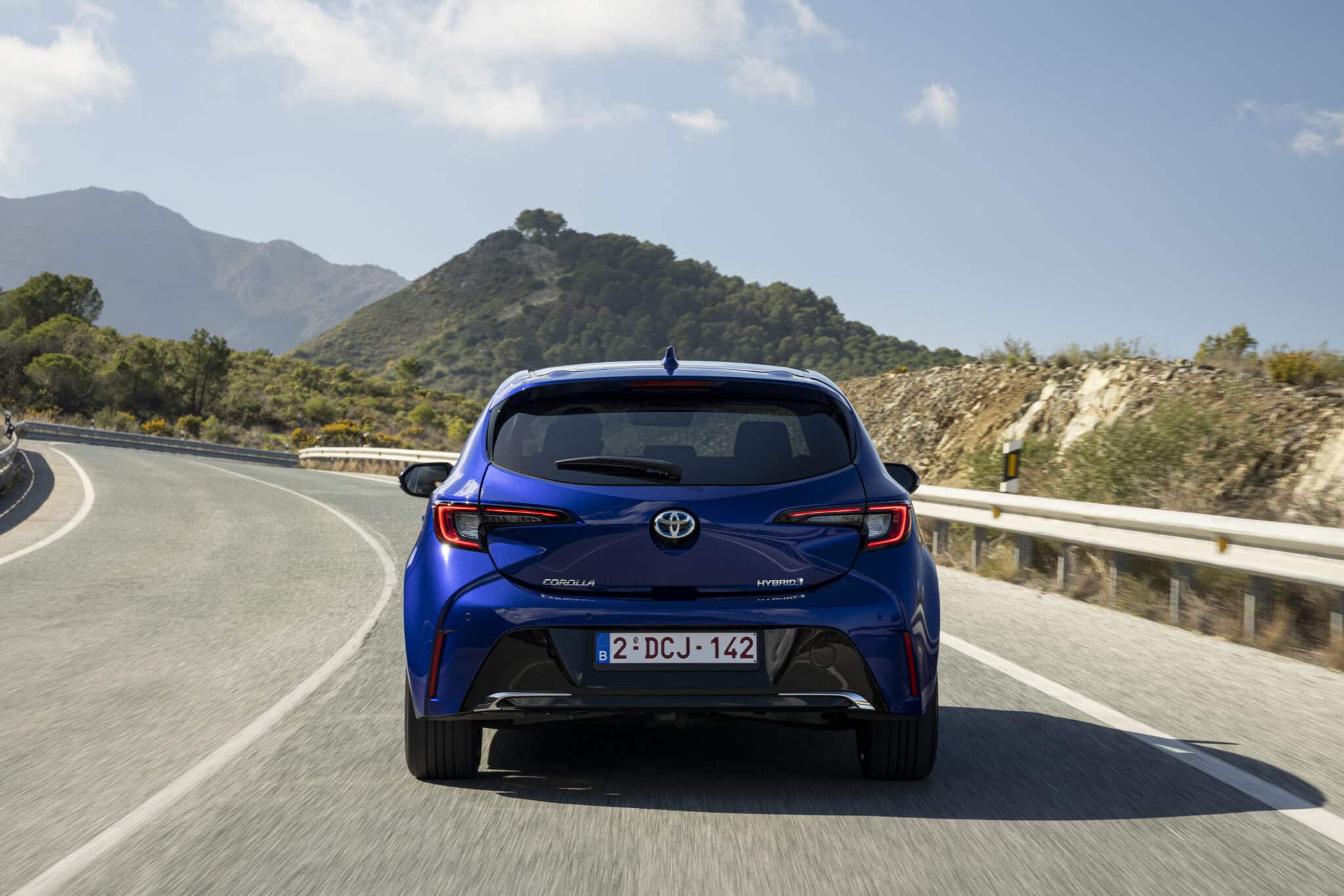 Toyota Corolla e Corolla Touring 2023: scheda tecnica, caratteristiche, prezzi e motorizzazioni