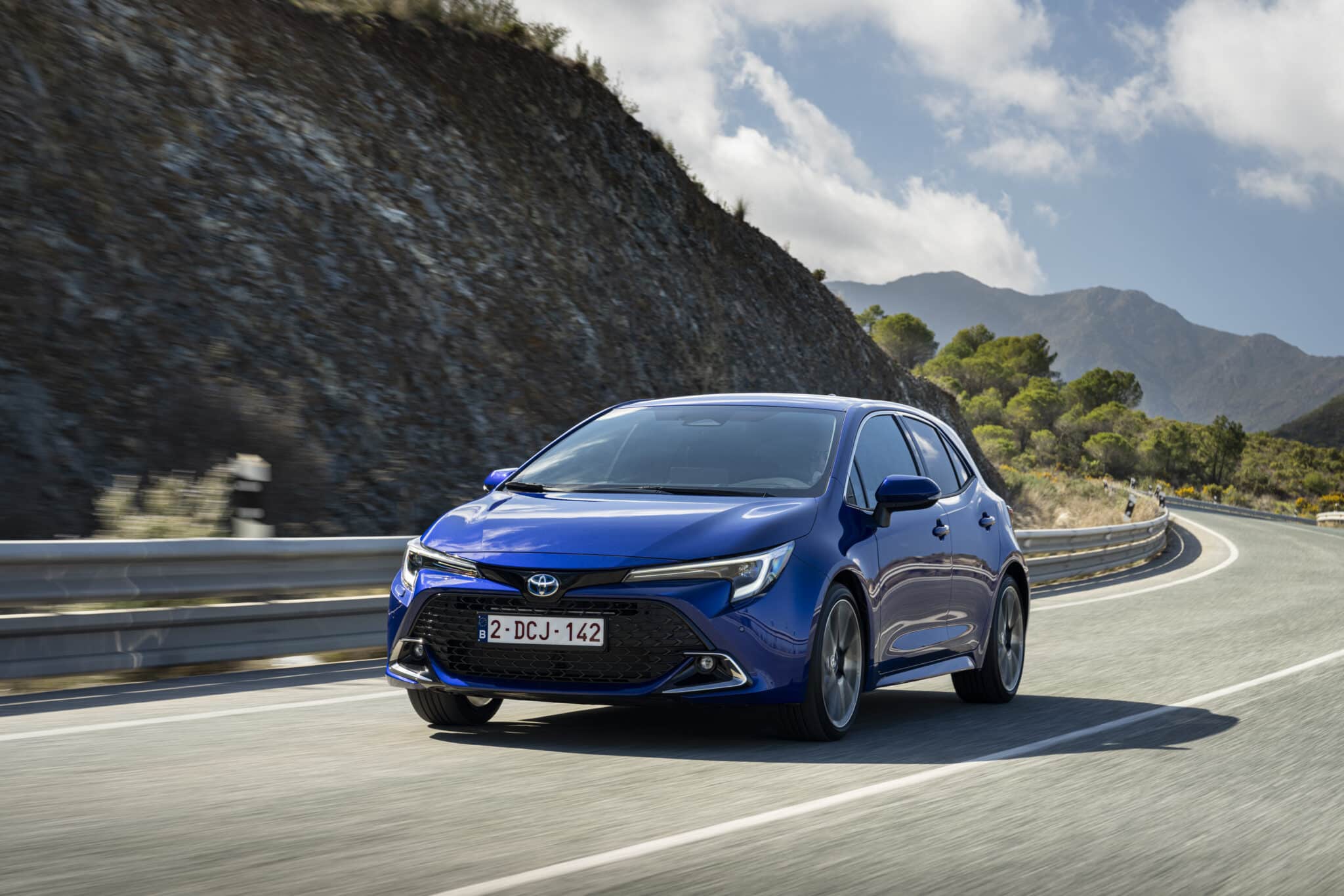 Toyota Corolla e Corolla Touring 2023: scheda tecnica, caratteristiche, prezzi e motorizzazioni