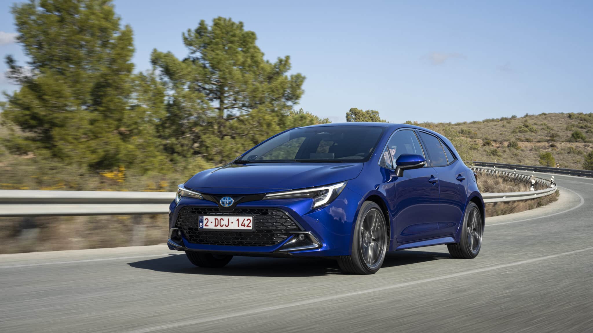 Toyota Corolla e Corolla Touring 2023: scheda tecnica, caratteristiche, prezzi e motorizzazioni