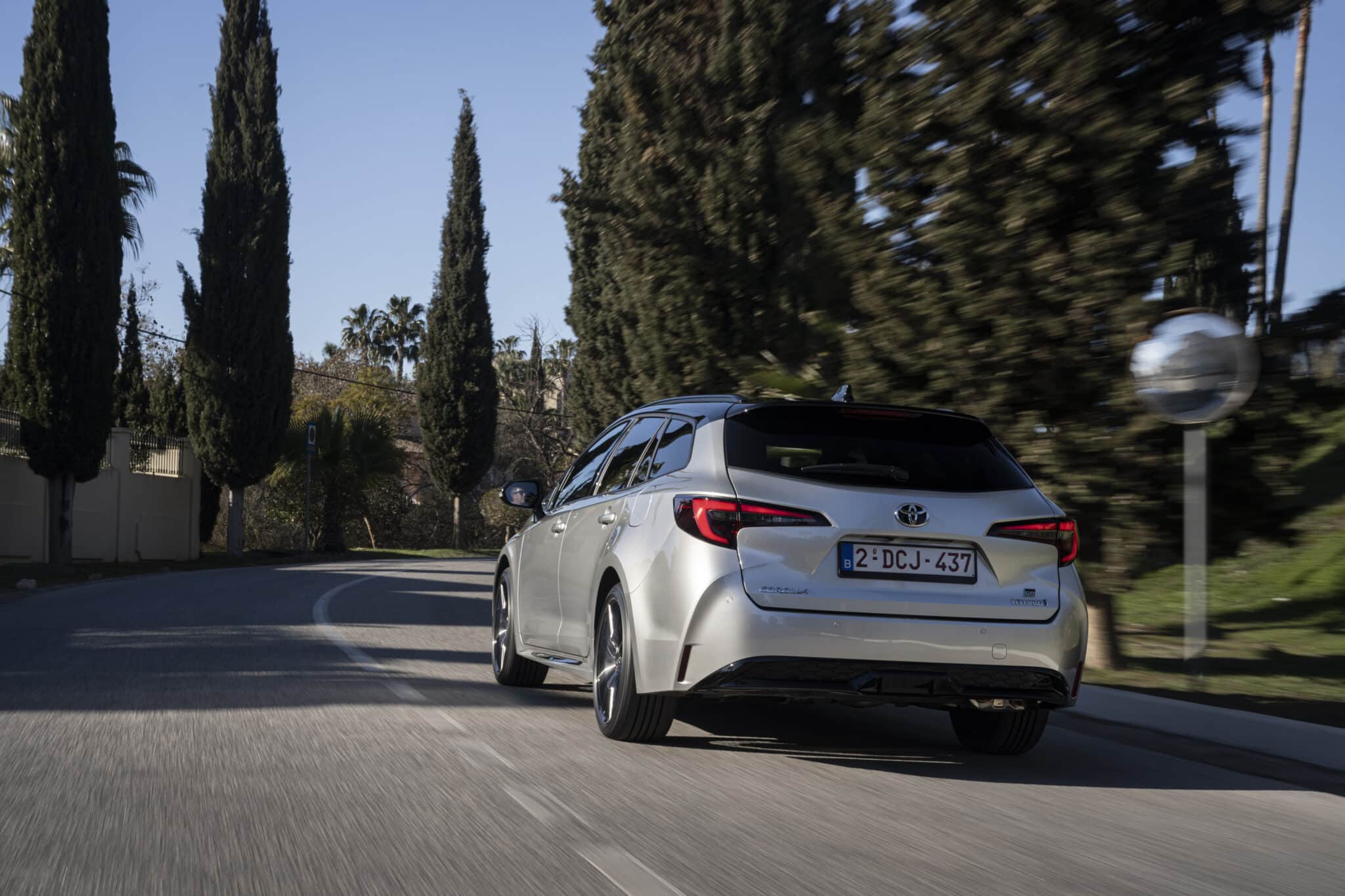 Toyota Corolla e Corolla Touring 2023: scheda tecnica, caratteristiche, prezzi e motorizzazioni