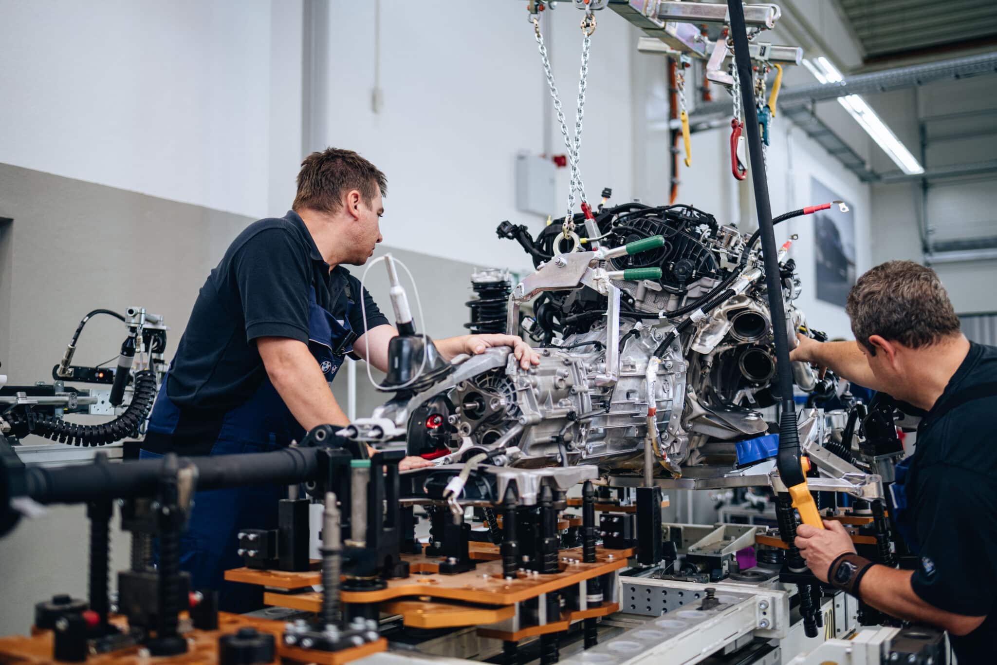 BMW 3.0 CSL: il processo di produzione nel dettaglio e la verniciatura