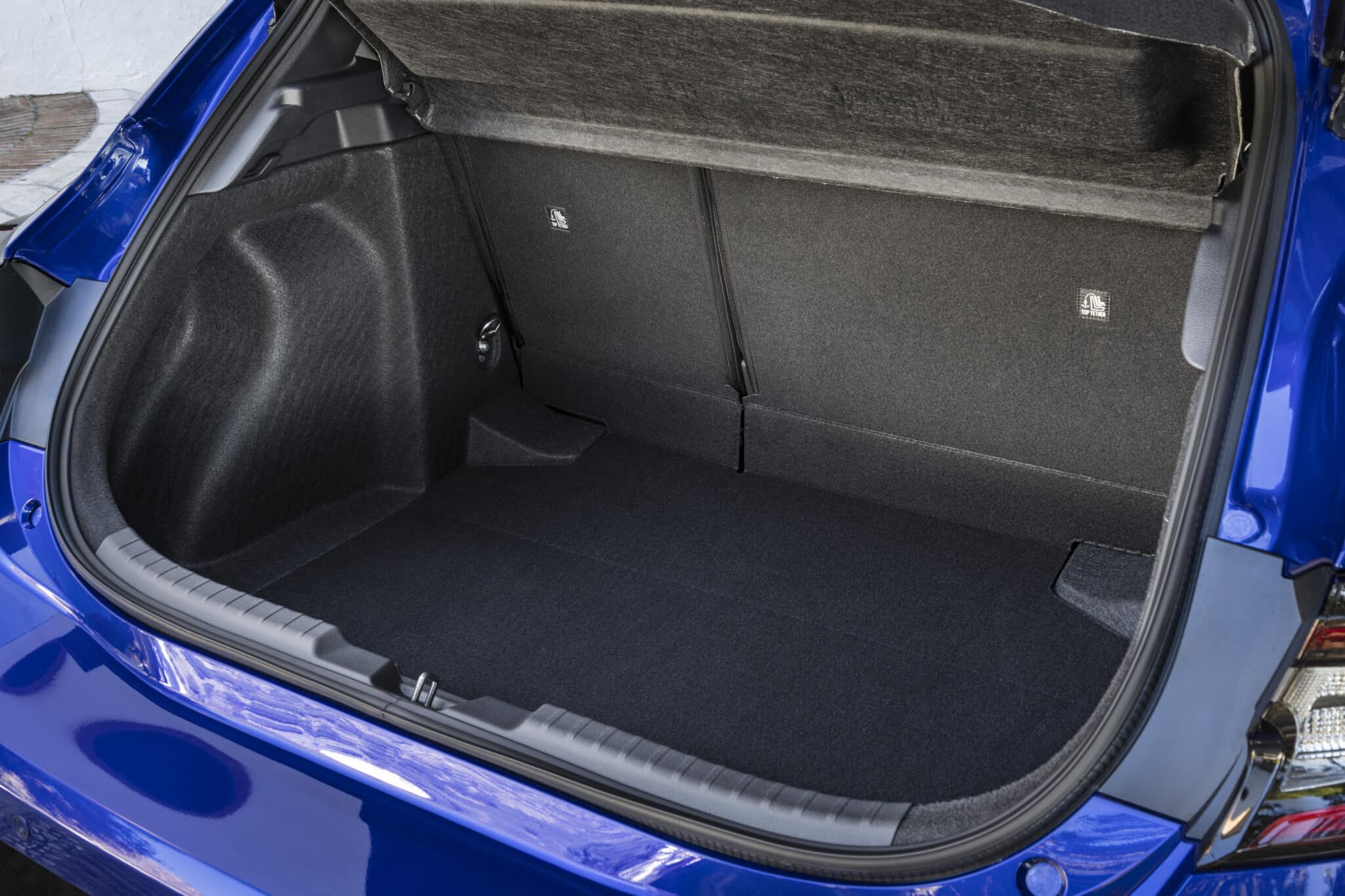 Toyota Corolla e Corolla Touring 2023: scheda tecnica, caratteristiche, prezzi e motorizzazioni