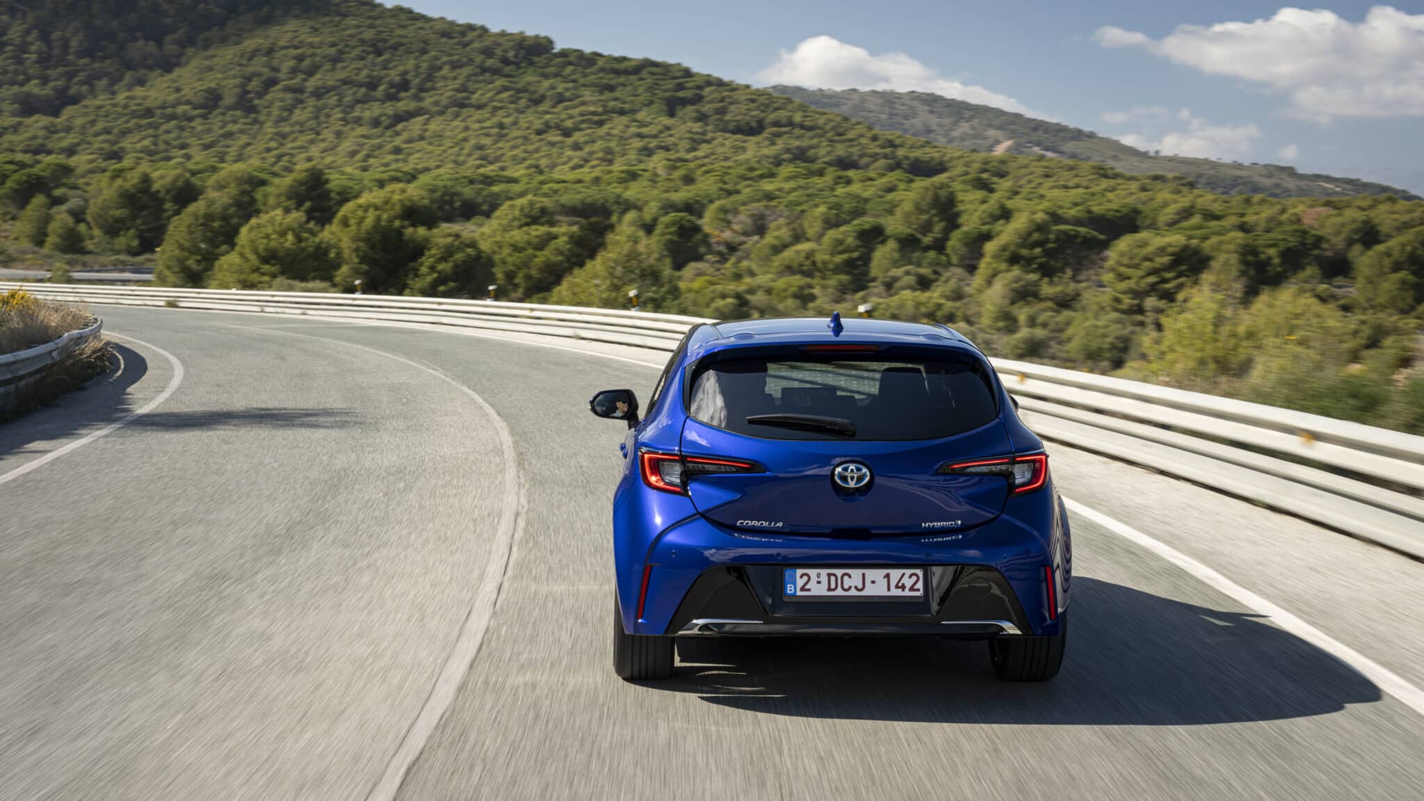 Toyota Corolla e Corolla Touring 2023: scheda tecnica, caratteristiche, prezzi e motorizzazioni