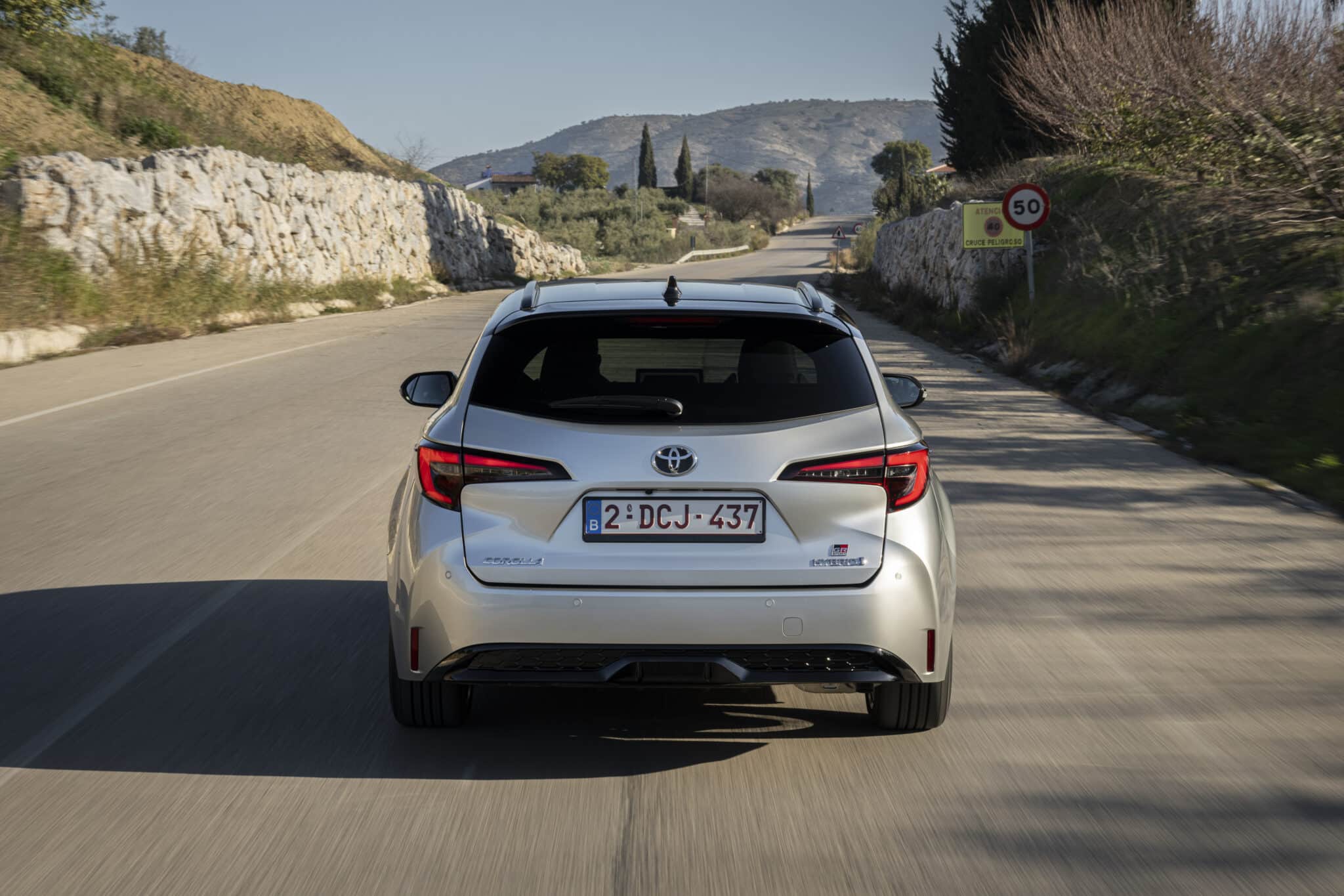 Toyota Corolla e Corolla Touring 2023: scheda tecnica, caratteristiche, prezzi e motorizzazioni