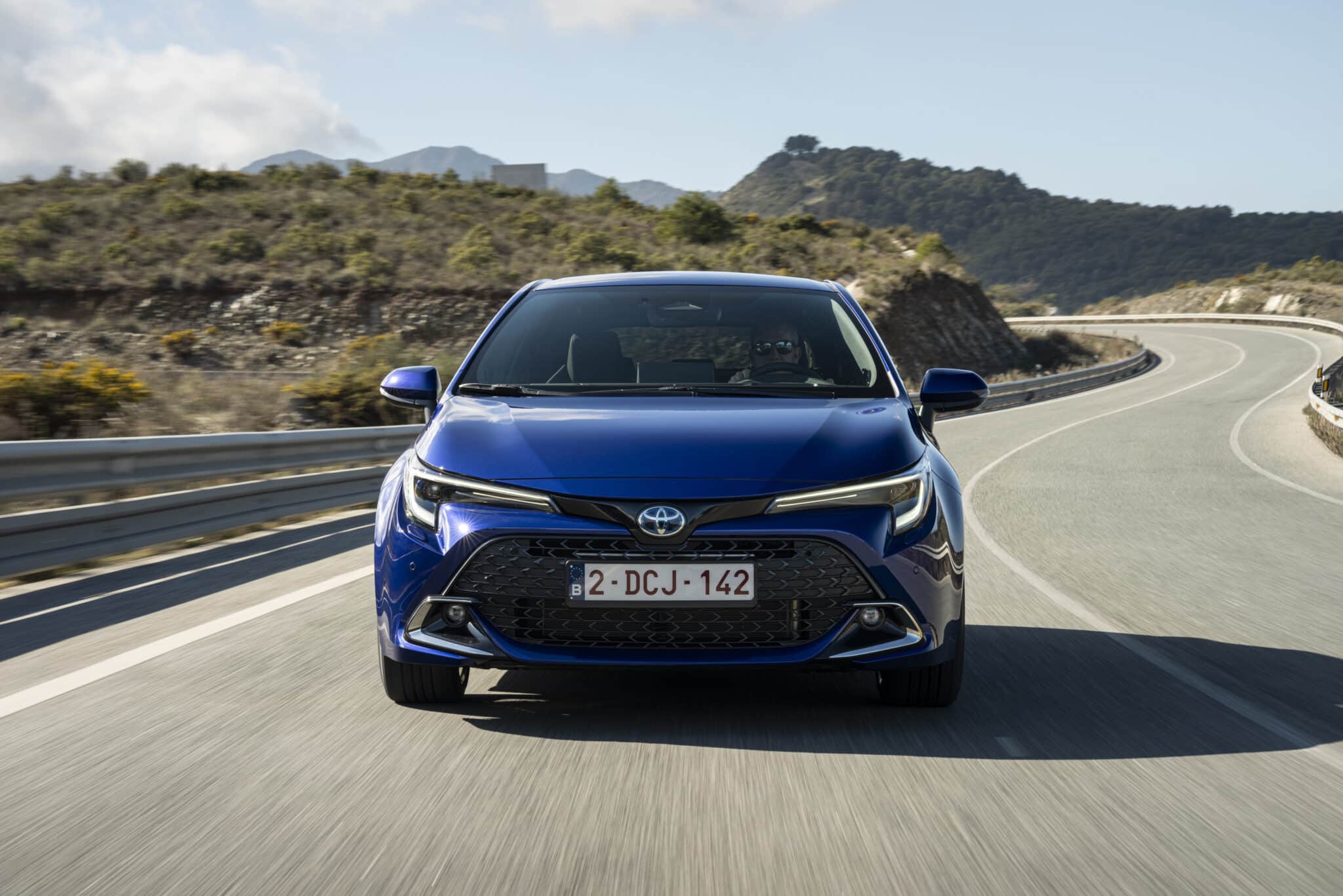 Toyota Corolla e Corolla Touring 2023: scheda tecnica, caratteristiche, prezzi e motorizzazioni