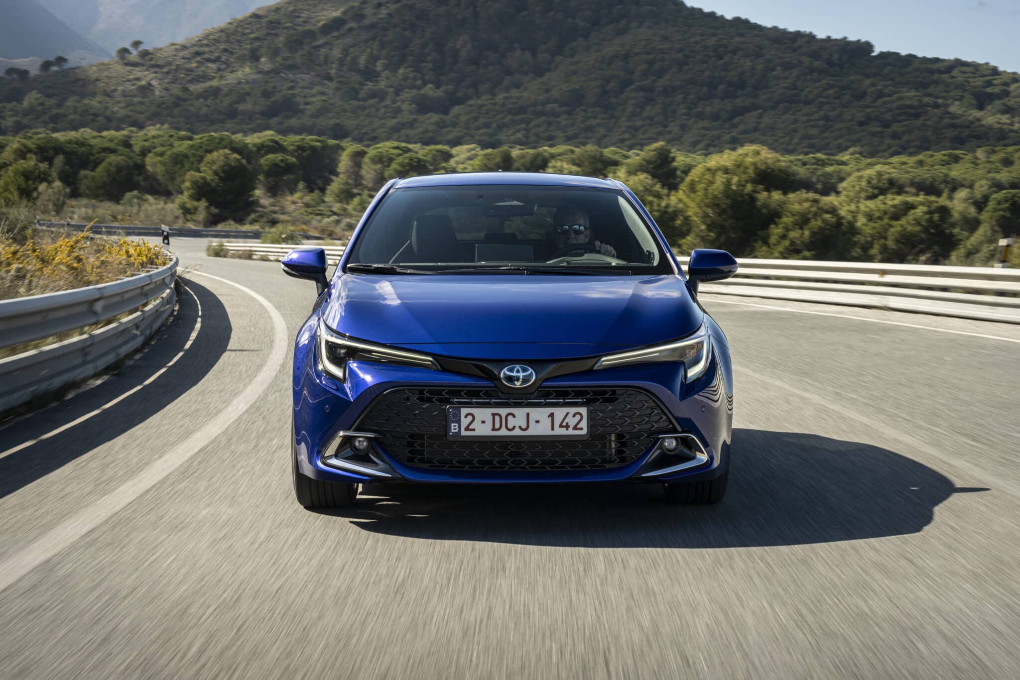 Toyota Corolla e Corolla Touring 2023: scheda tecnica, caratteristiche, prezzi e motorizzazioni