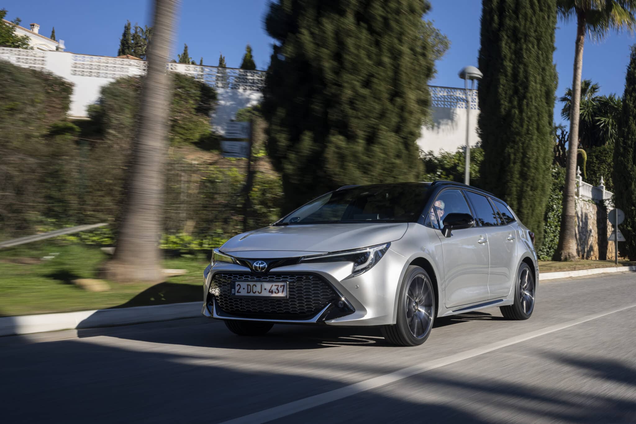 Toyota Corolla e Corolla Touring 2023: scheda tecnica, caratteristiche, prezzi e motorizzazioni