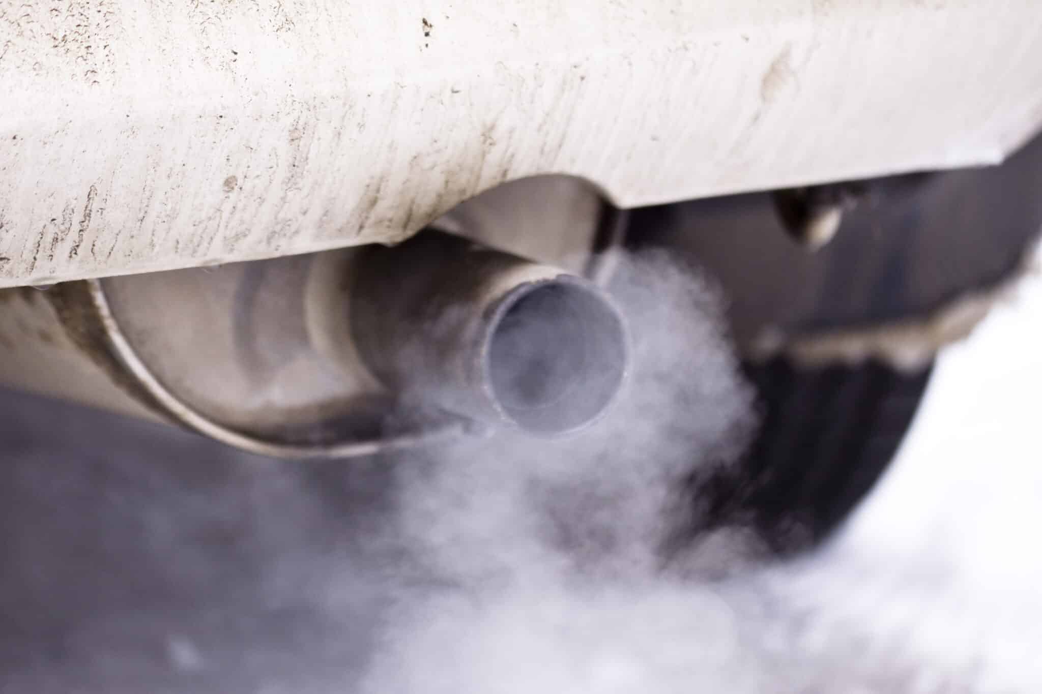 Terminale di scarico auto a benzina