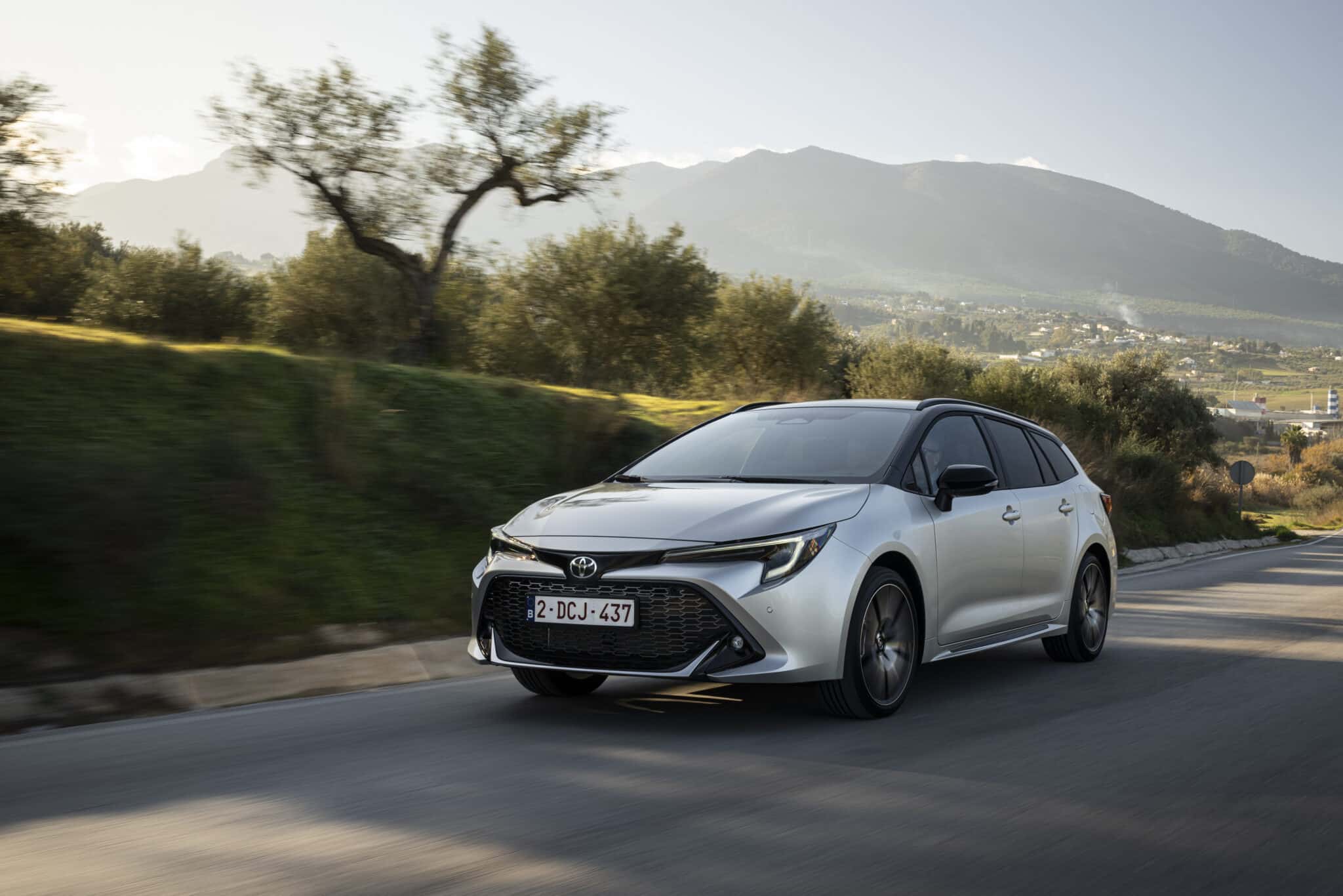 Toyota Corolla e Corolla Touring 2023: scheda tecnica, caratteristiche, prezzi e motorizzazioni