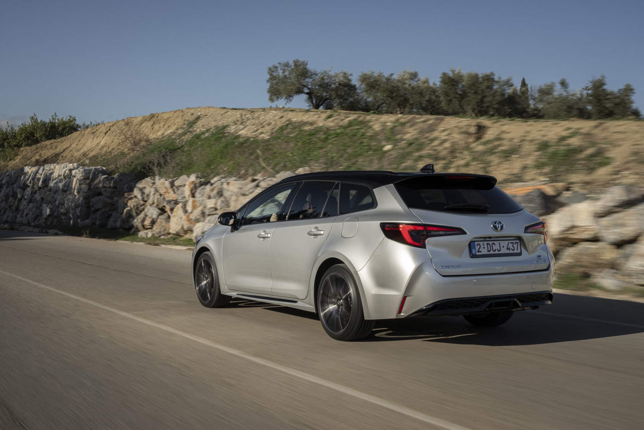 Toyota Corolla e Corolla Touring 2023: scheda tecnica, caratteristiche, prezzi e motorizzazioni