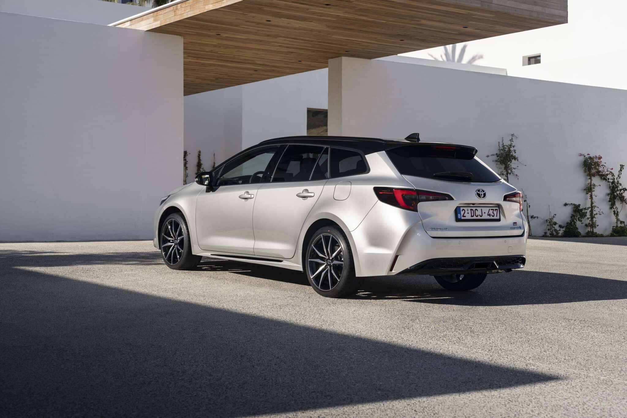 Toyota Corolla e Corolla Touring 2023: scheda tecnica, caratteristiche, prezzi e motorizzazioni