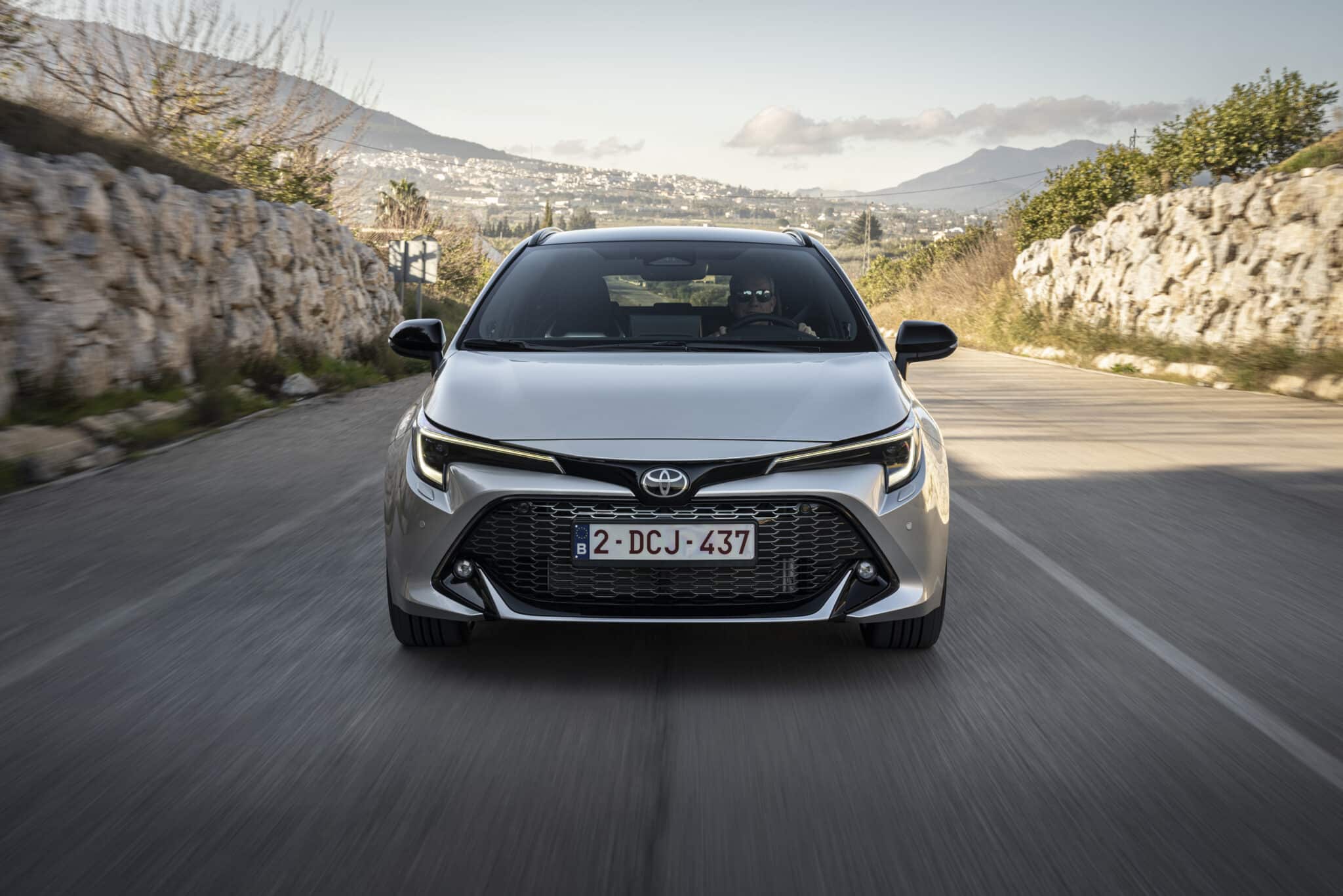 Toyota Corolla e Corolla Touring 2023: scheda tecnica, caratteristiche, prezzi e motorizzazioni