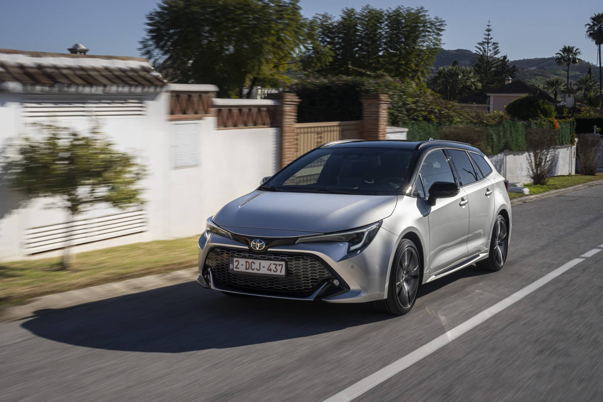 Toyota Corolla e Corolla Touring 2023: scheda tecnica, caratteristiche, prezzi e motorizzazioni