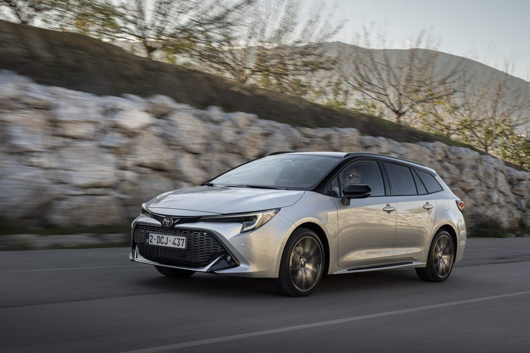 Toyota Corolla e Corolla Touring 2023: scheda tecnica, caratteristiche, prezzi e motorizzazioni