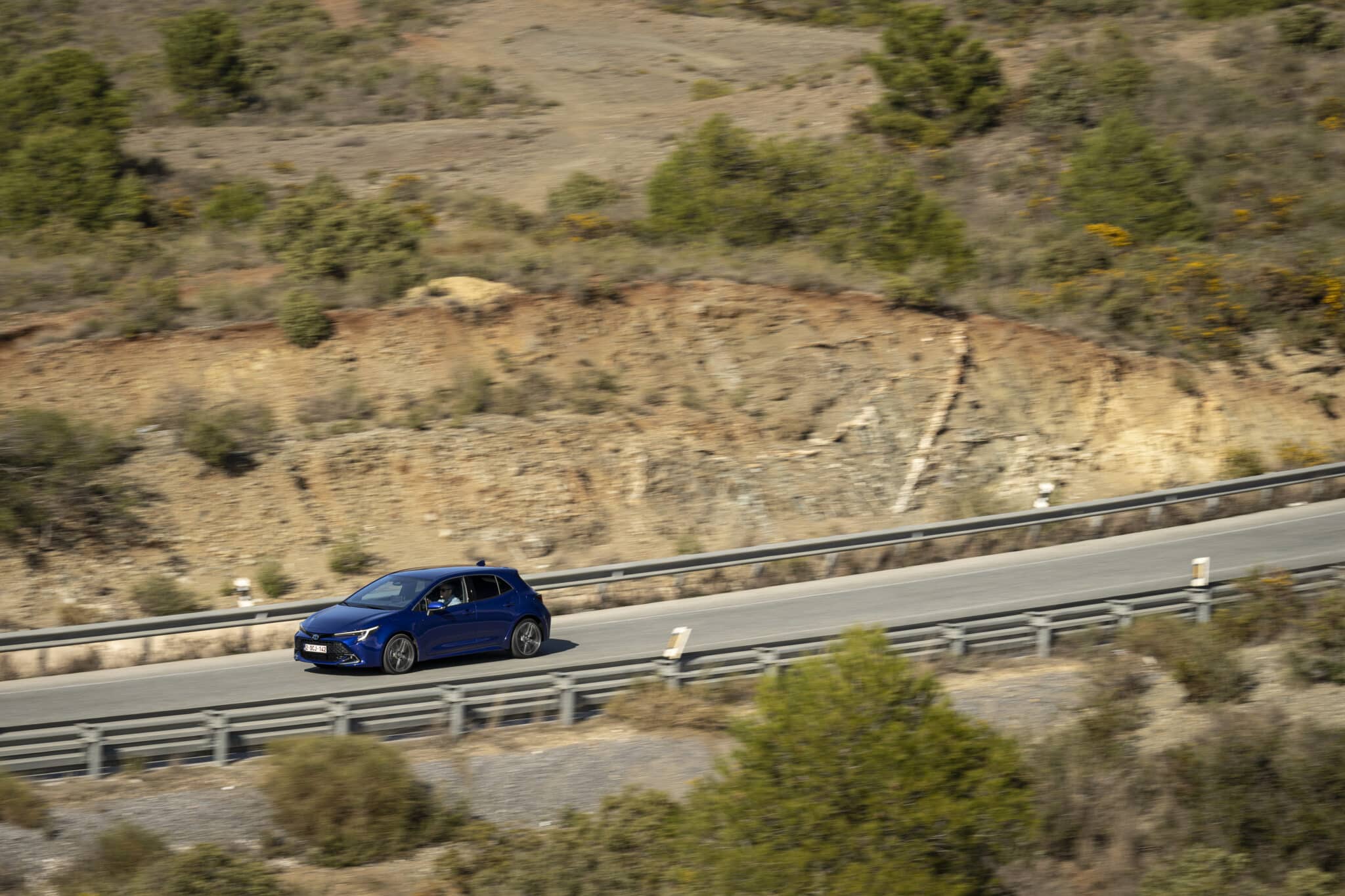 Toyota Corolla e Corolla Touring 2023: scheda tecnica, caratteristiche, prezzi e motorizzazioni