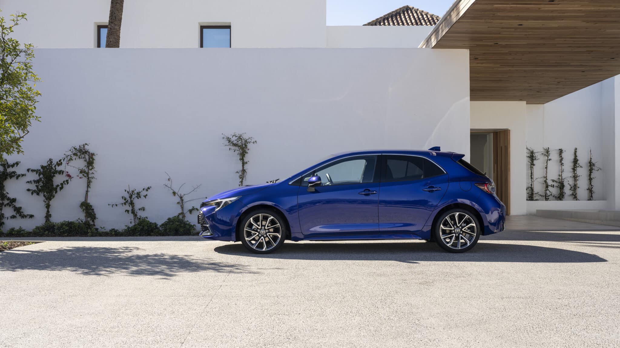 Toyota Corolla e Corolla Touring 2023: scheda tecnica, caratteristiche, prezzi e motorizzazioni