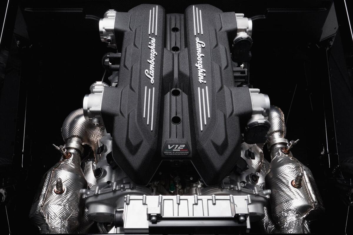 Lamborghini Aventador: l'erede LB744 monterà un V12 abbinato a 3 motori elettrici per oltre 1000 CV - 