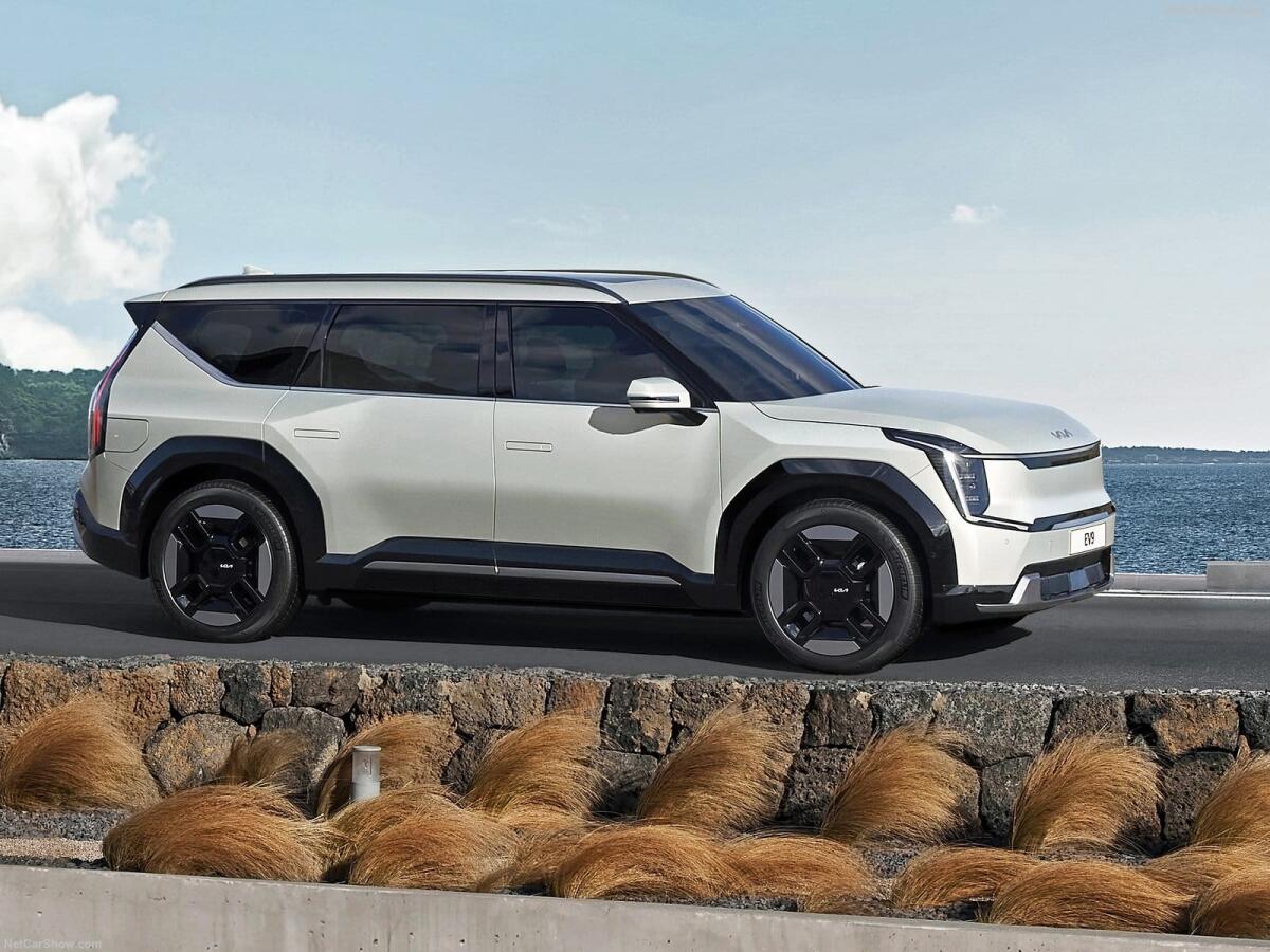 Kia EV9: ecco il SUV elettrico 7 posti - 